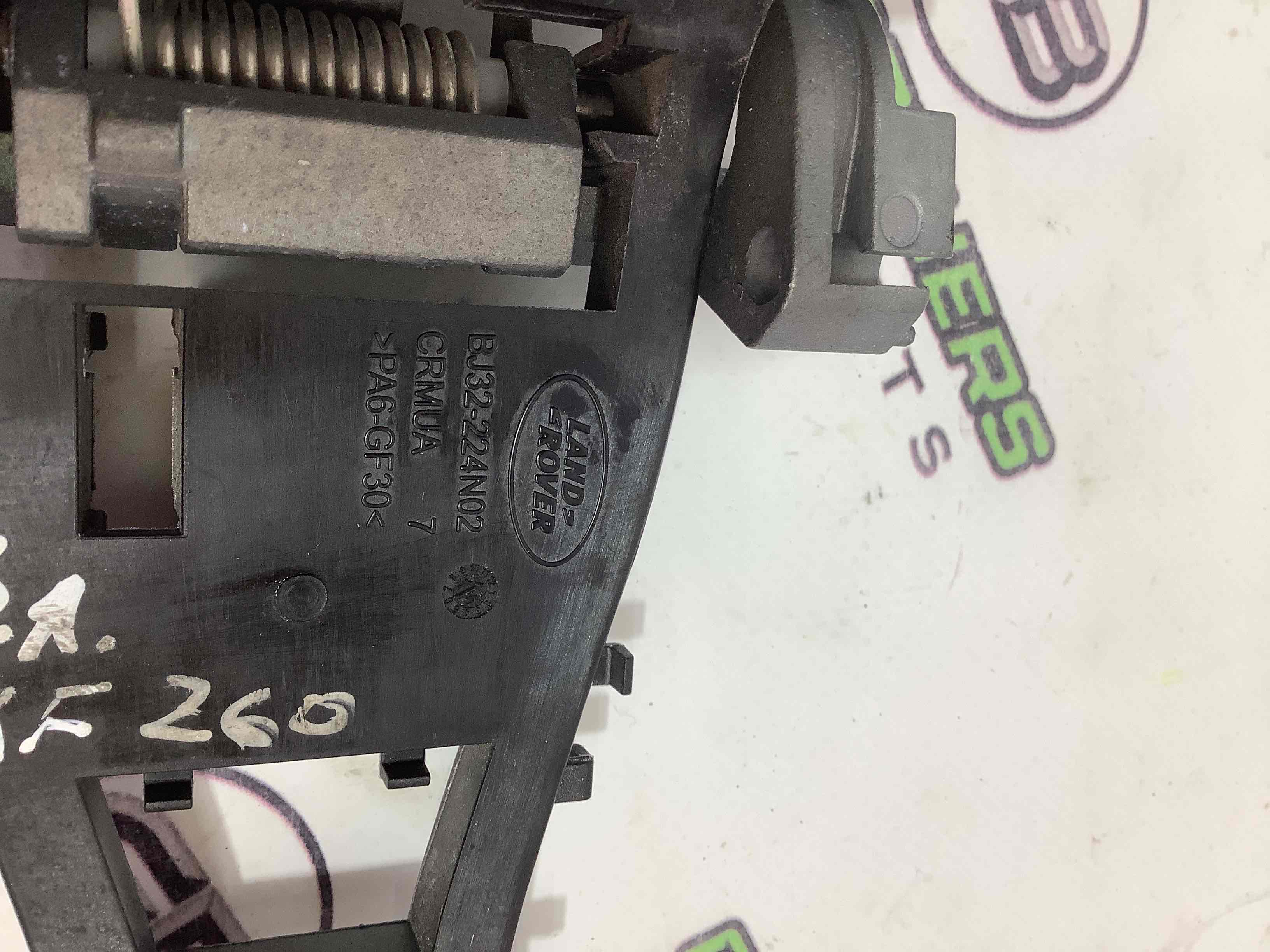 Кронштейн ручки дверей