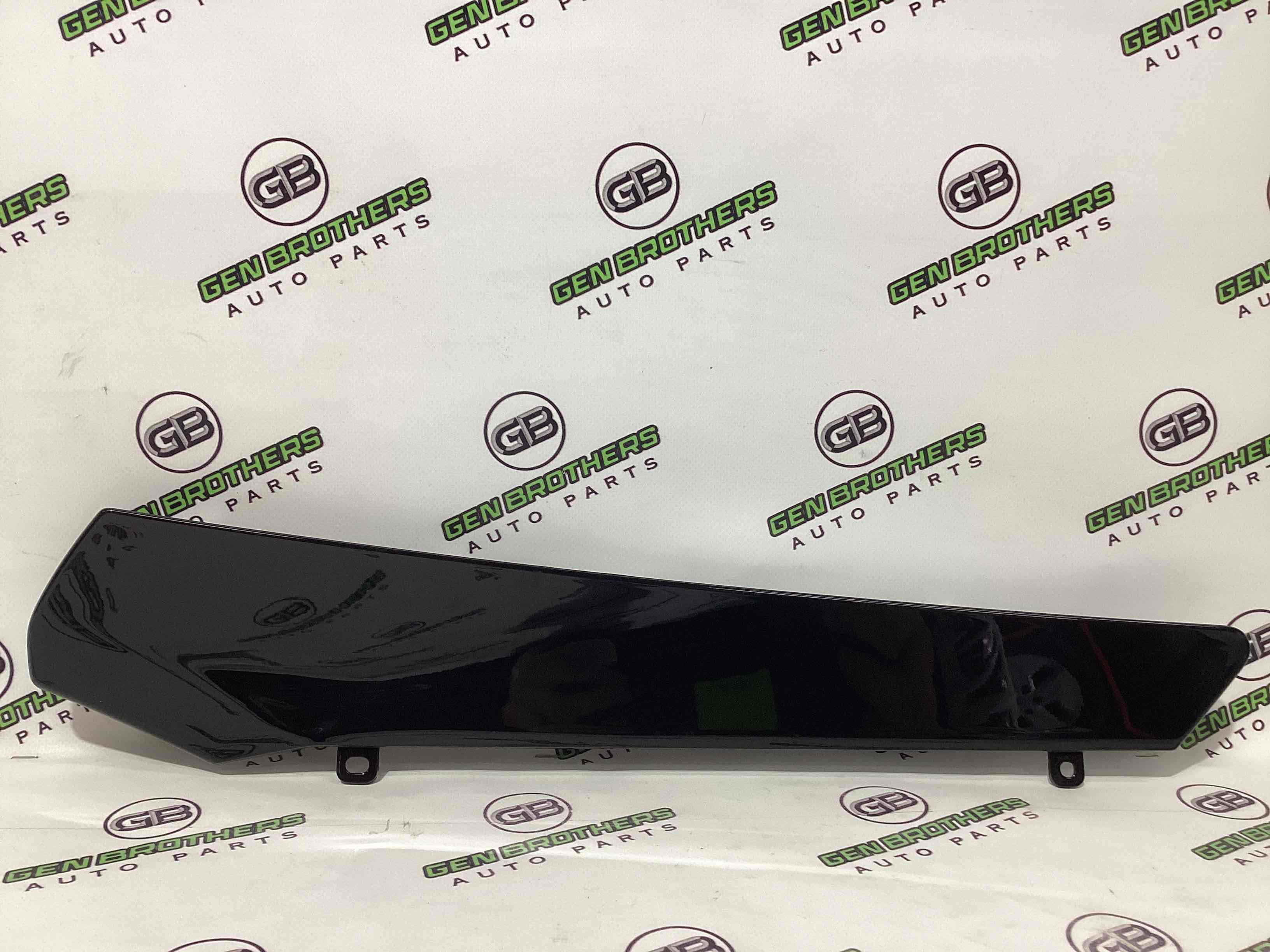 Молдинг двері передньої правої