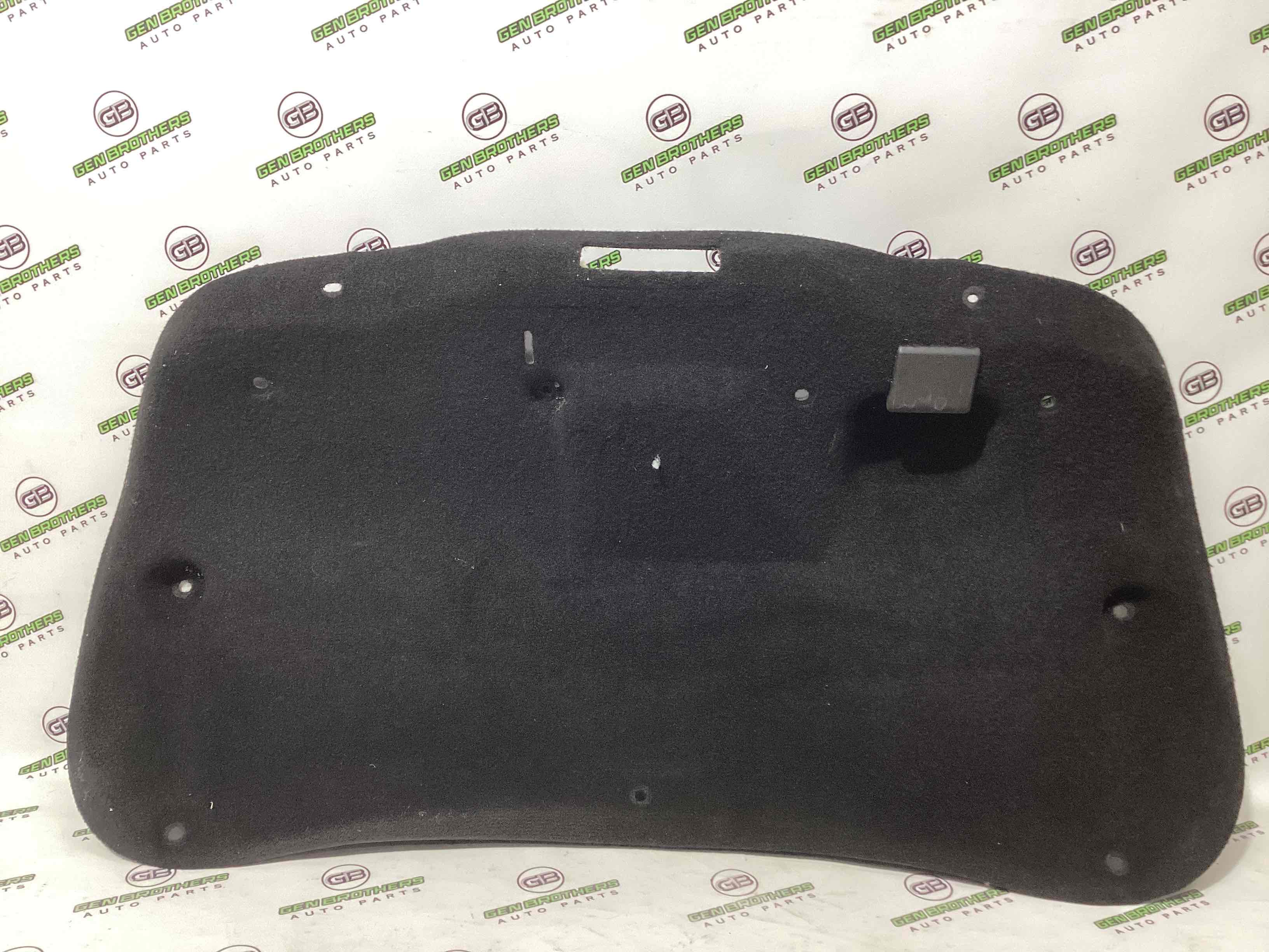 Обшивка кришки багажника