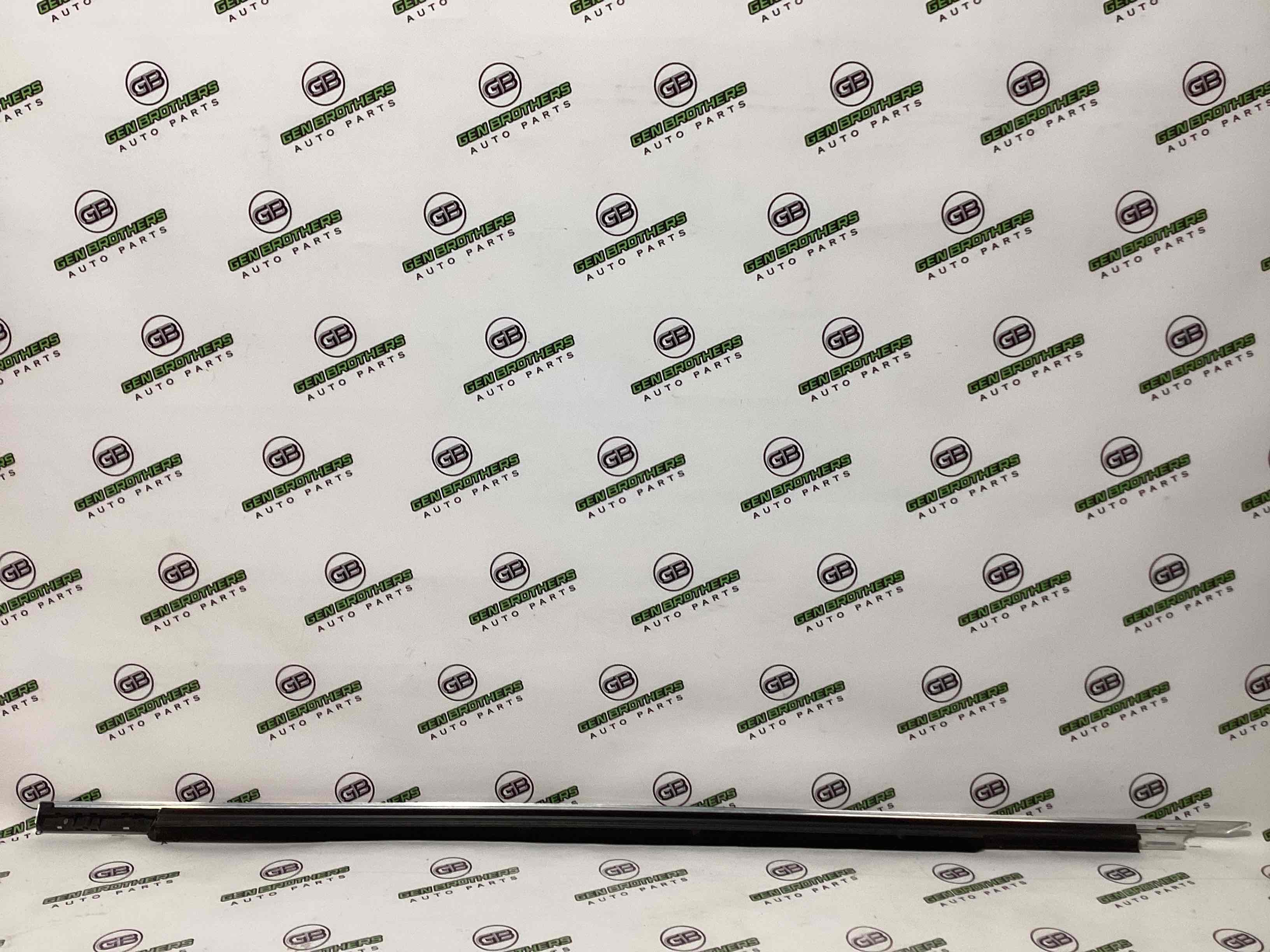 Молдинг двері передньої правої