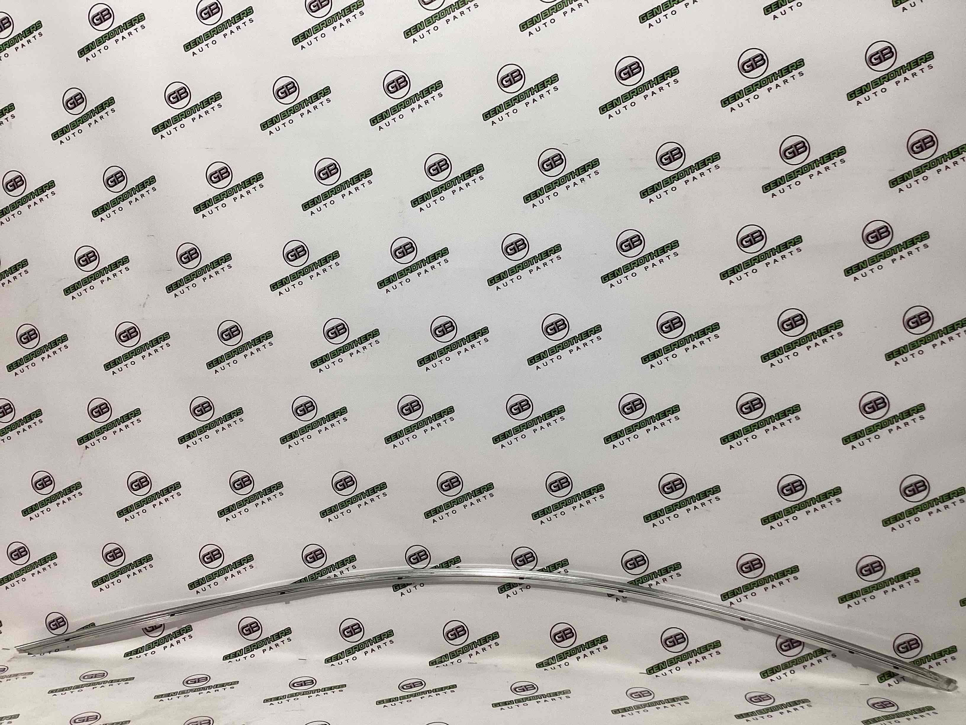 Молдинг двері передньої правої