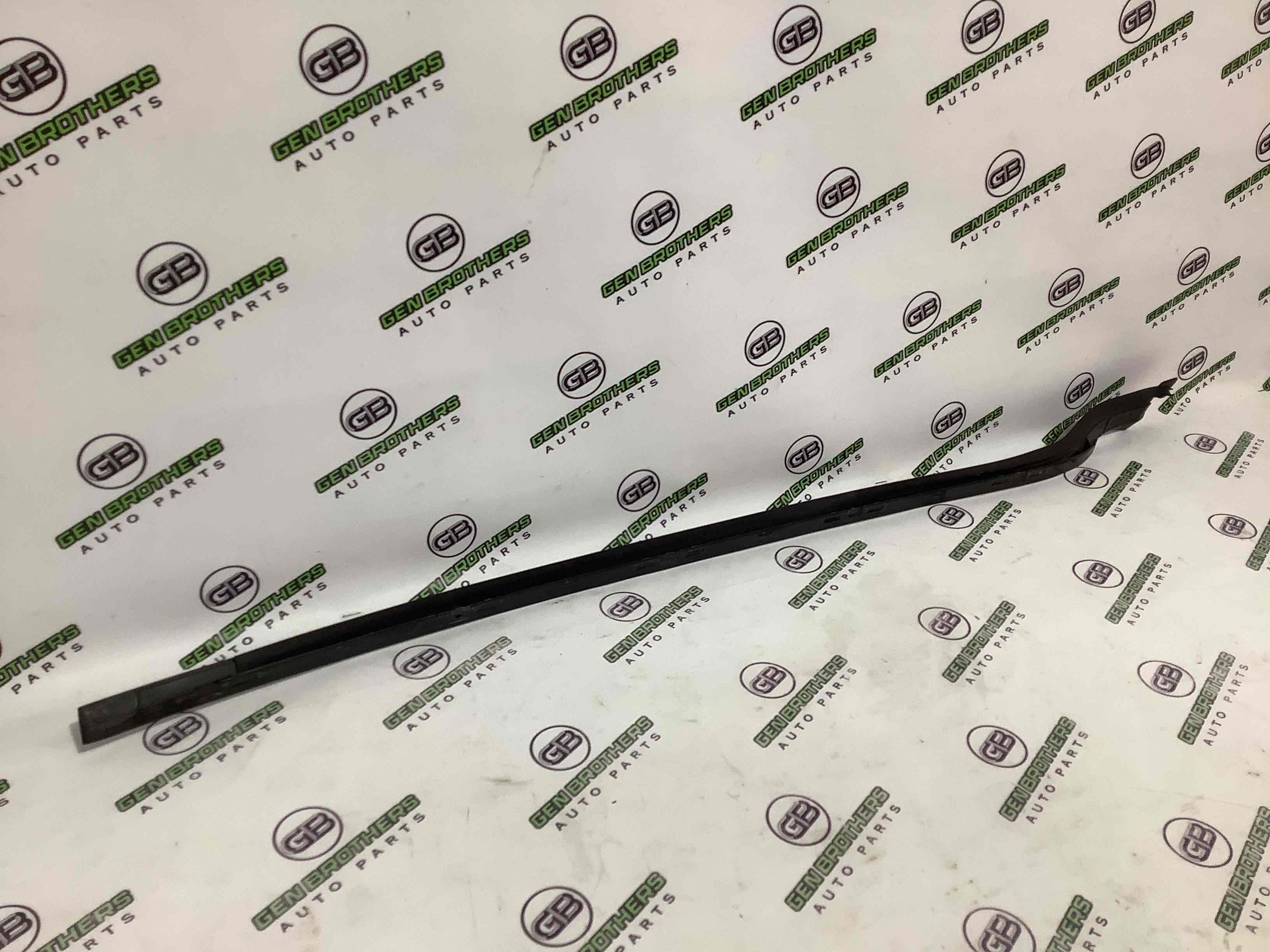 Молдинг лобового скла