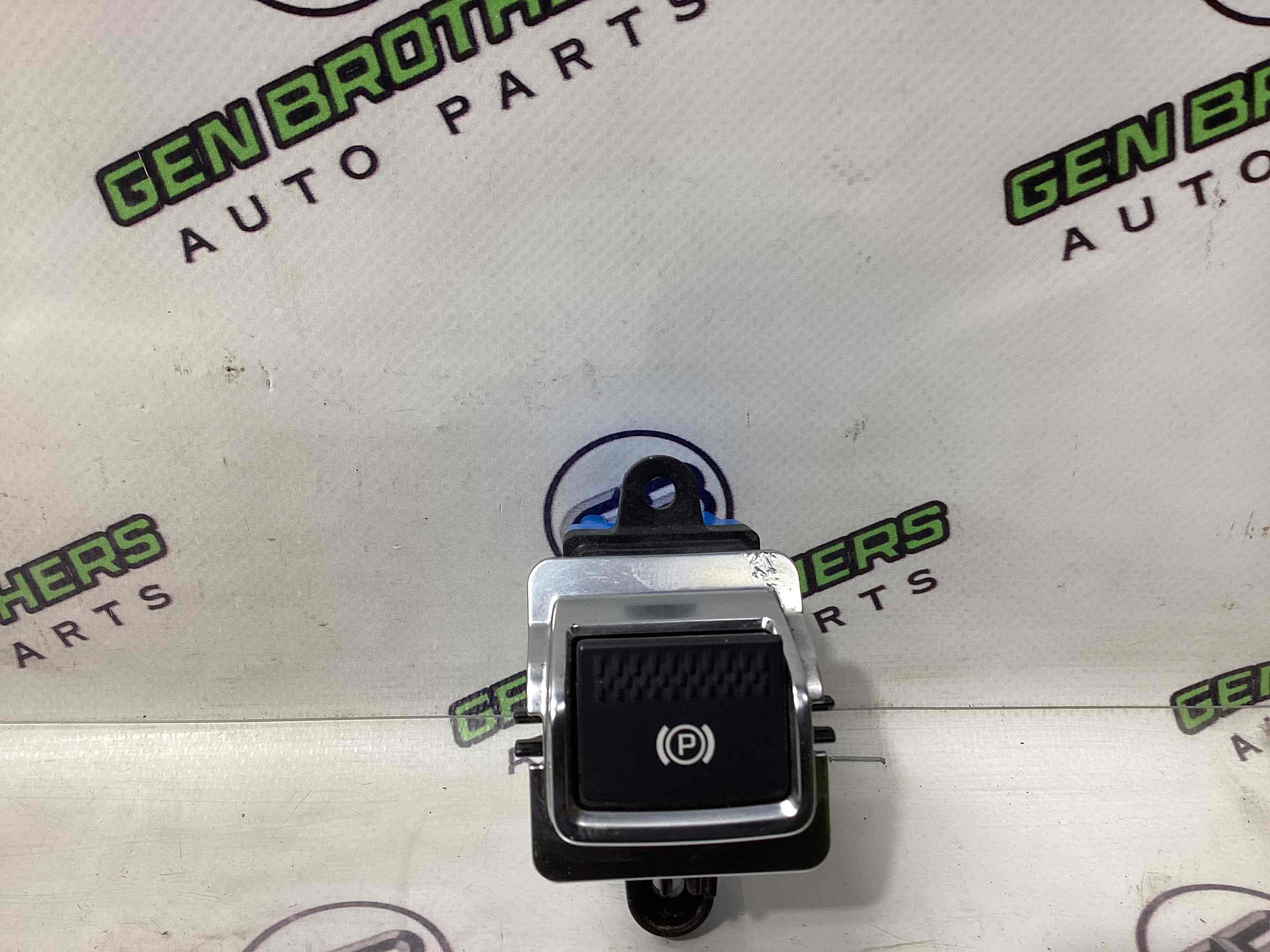 Кнопка ручного гальма ручника