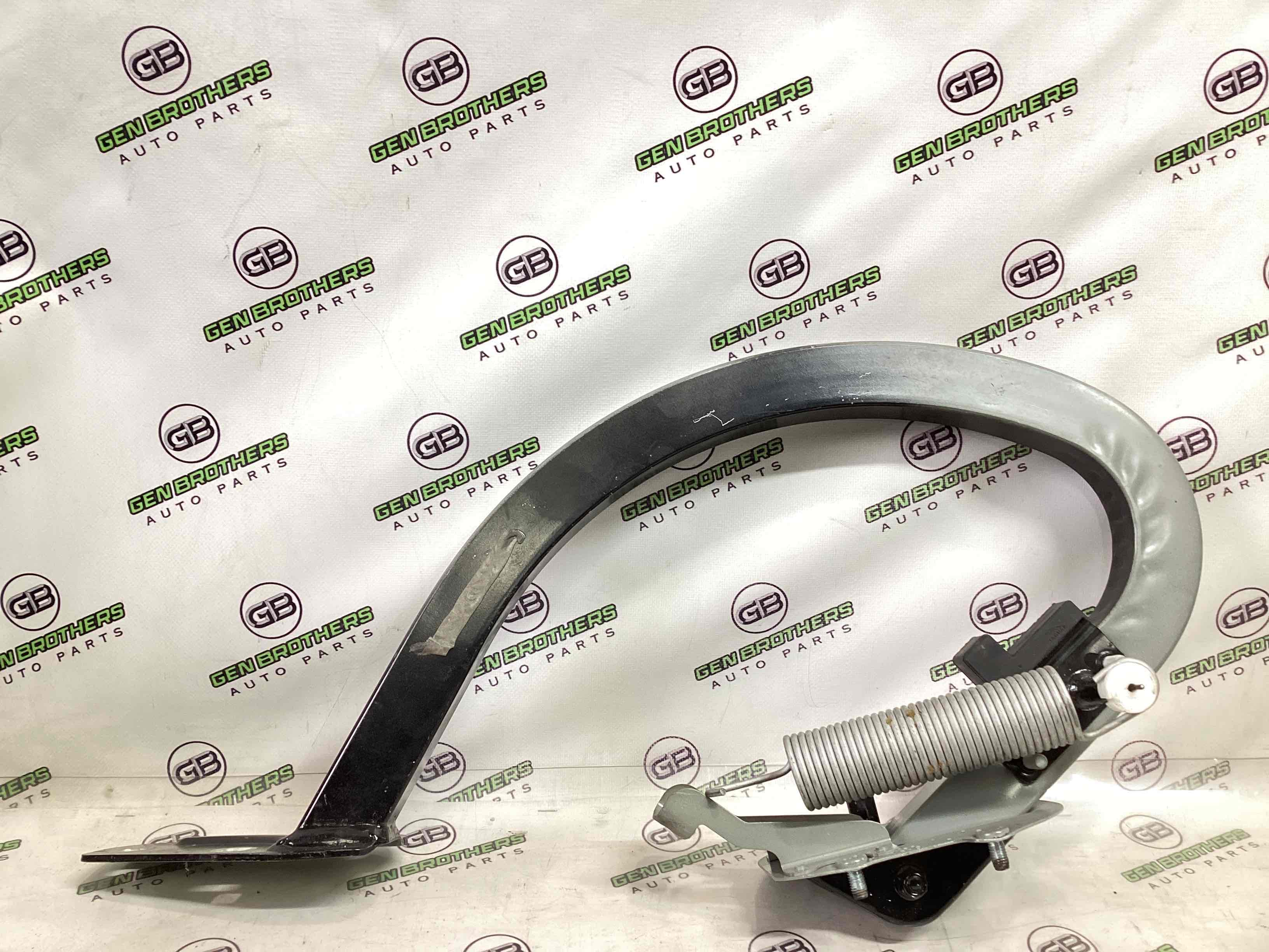 Петля кришки багажника, двері багажника