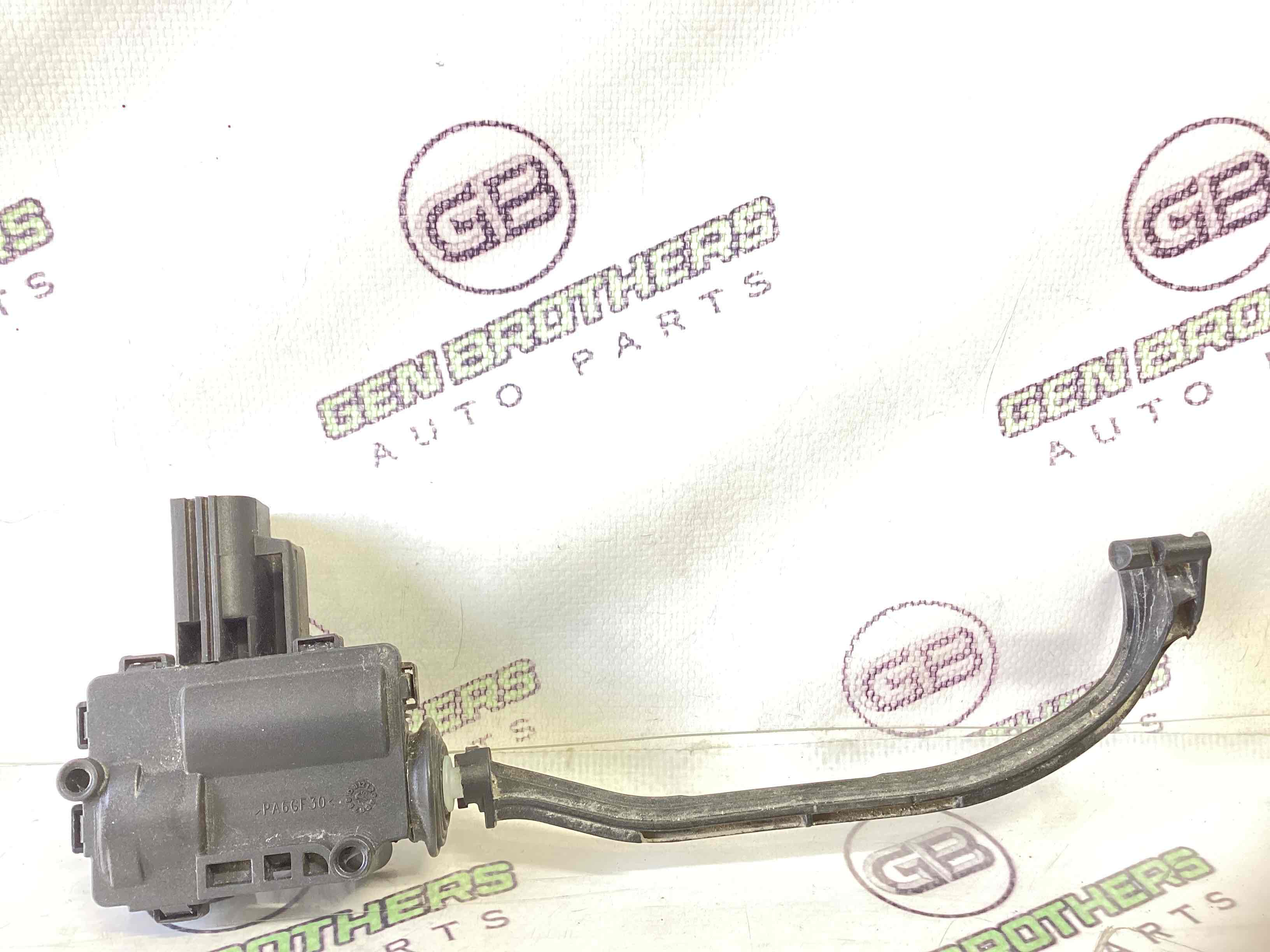 Замок лючка бензобака