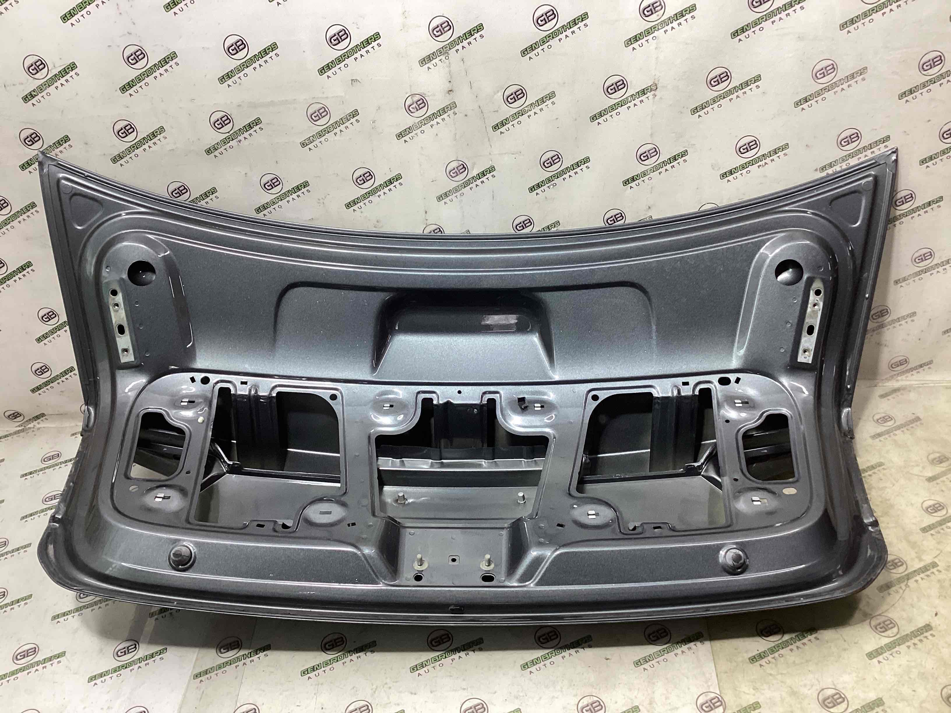 Кришка багажника, двері багажника