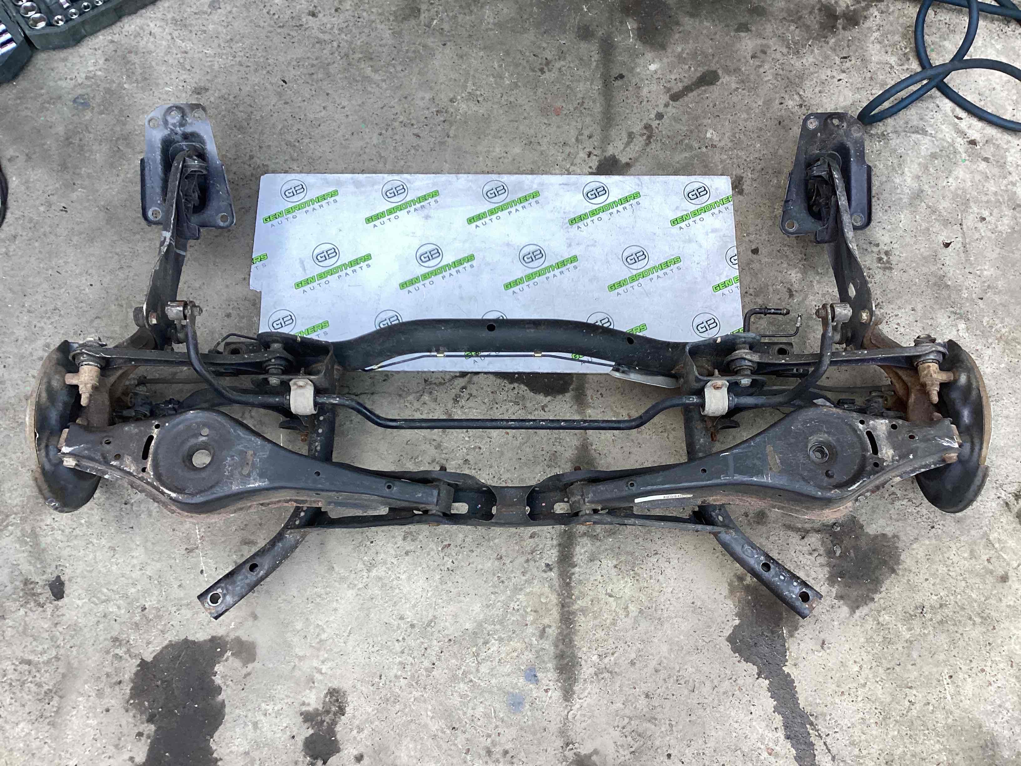 Балка підвіски задня підрамник