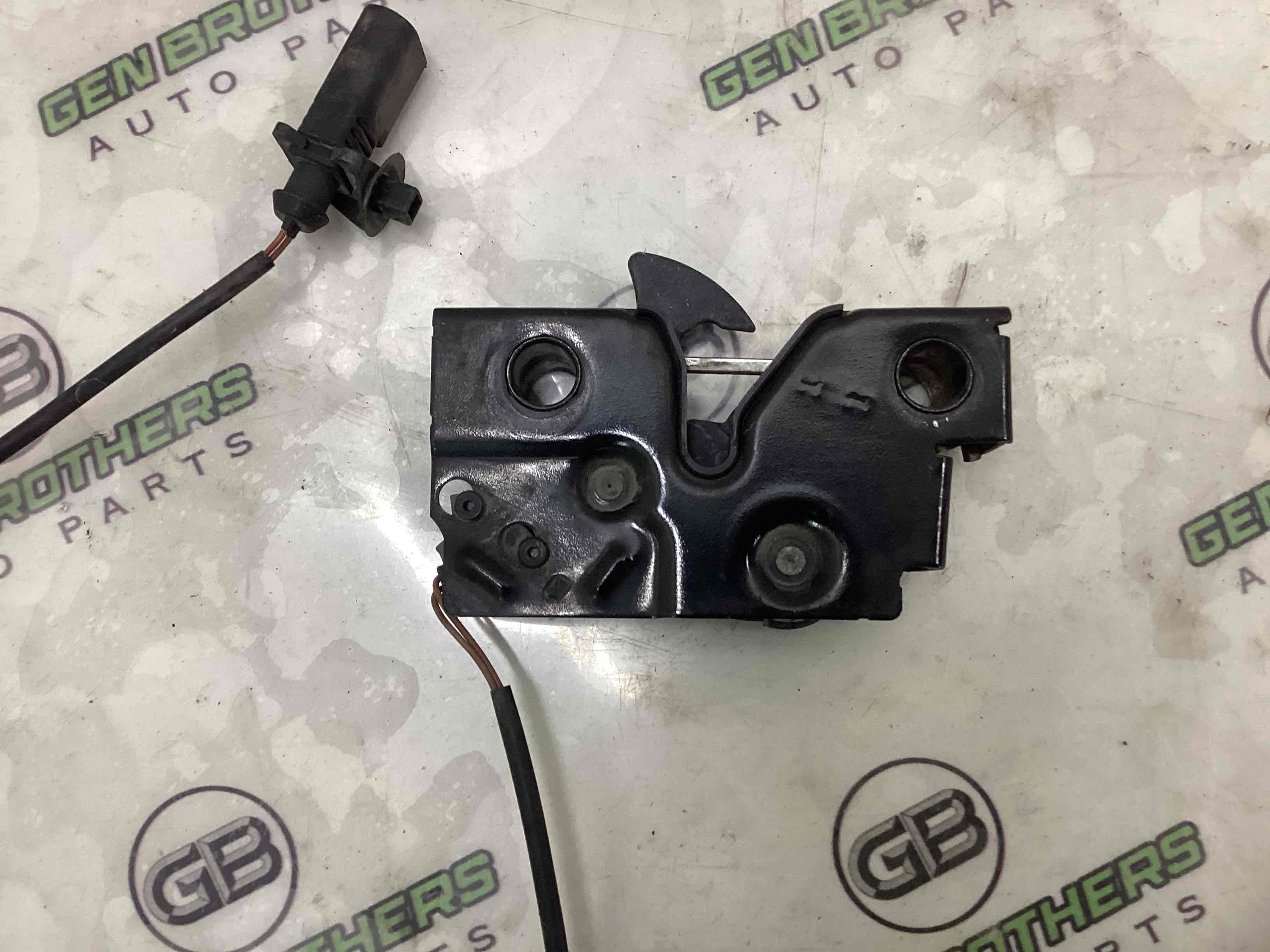 Замок капота, трос капота