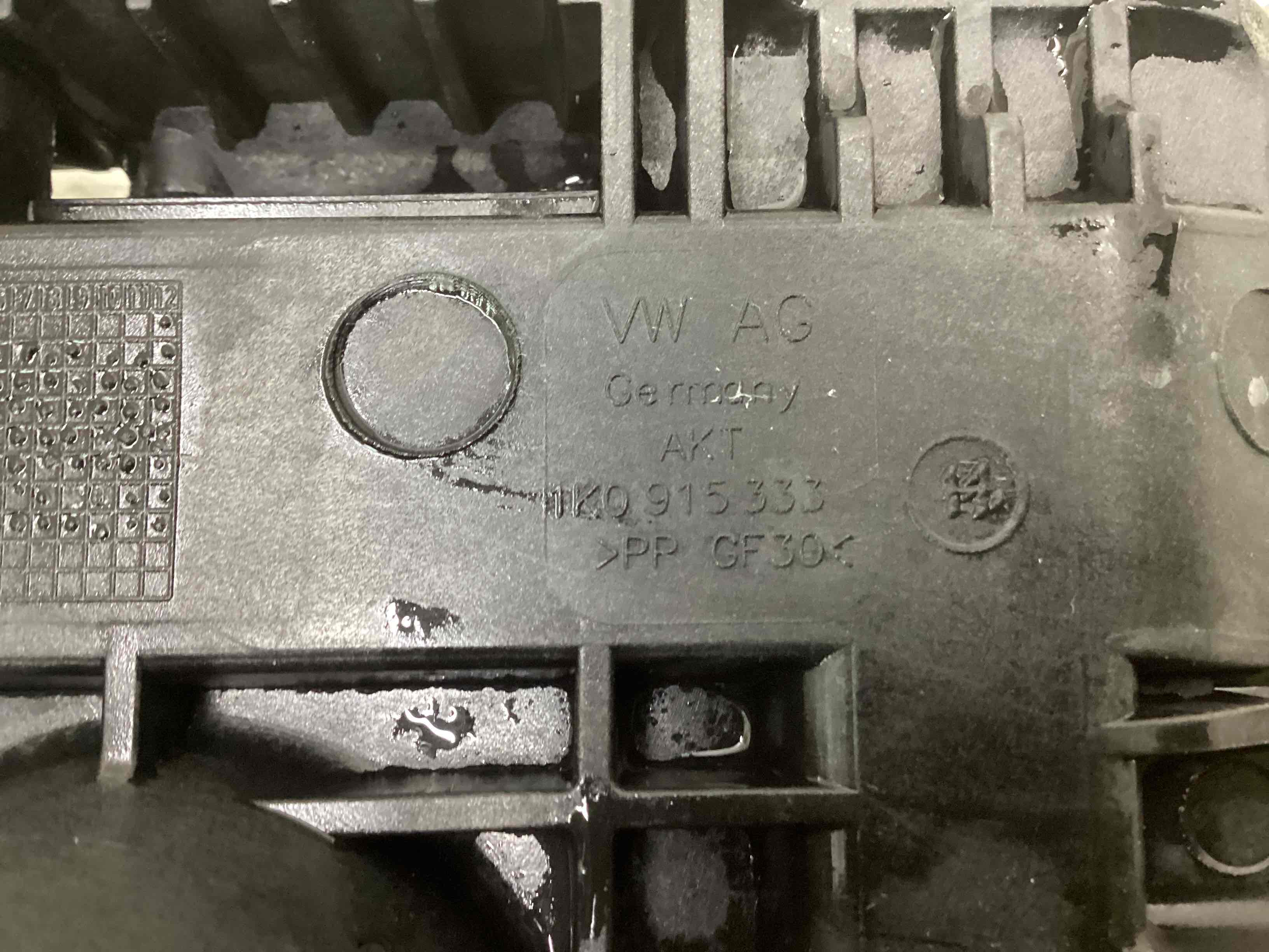 Полиця акумулятора, кришка, кріплення майданчик АКБ