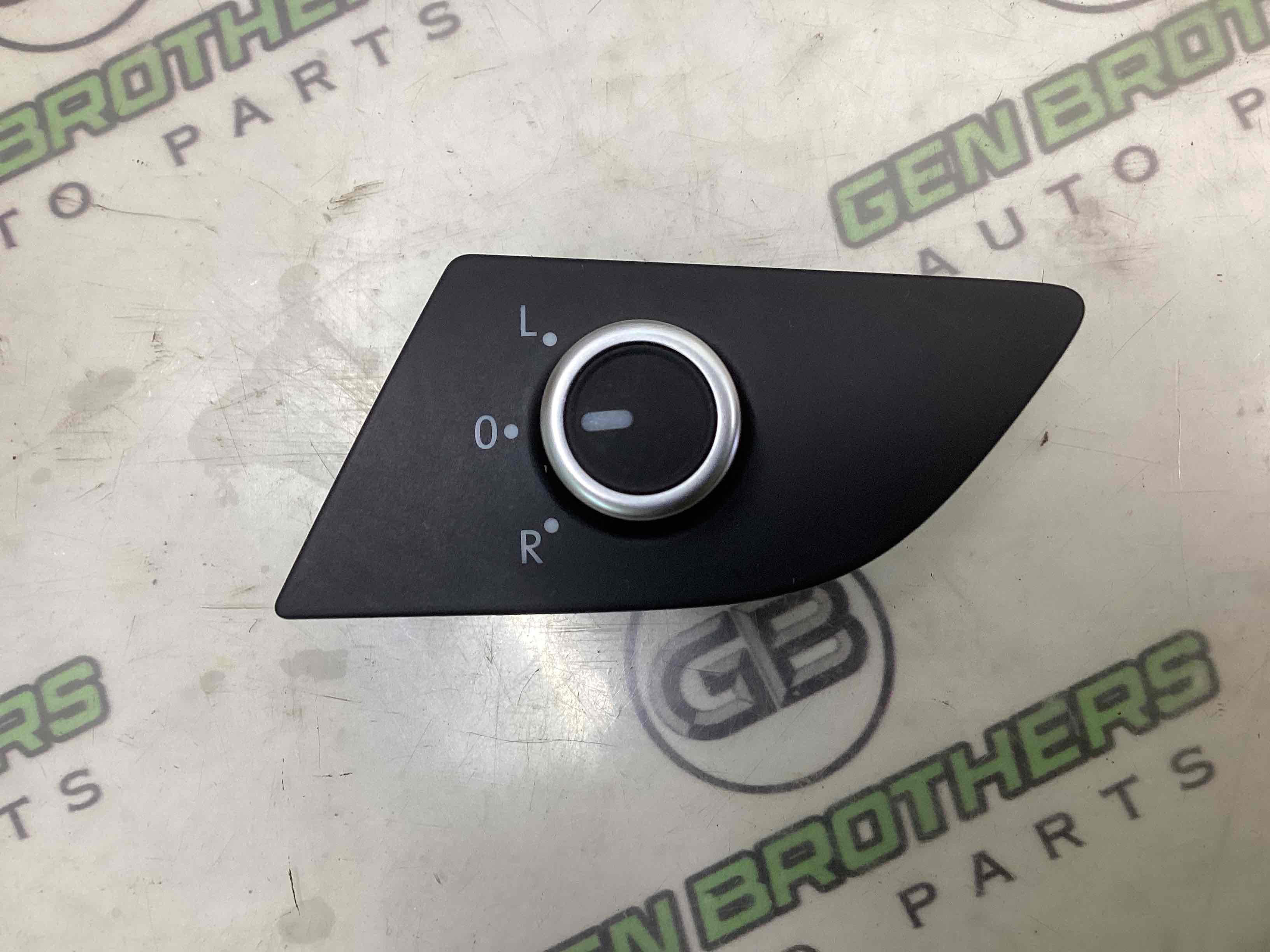 Кнопка регулювання дзеркал