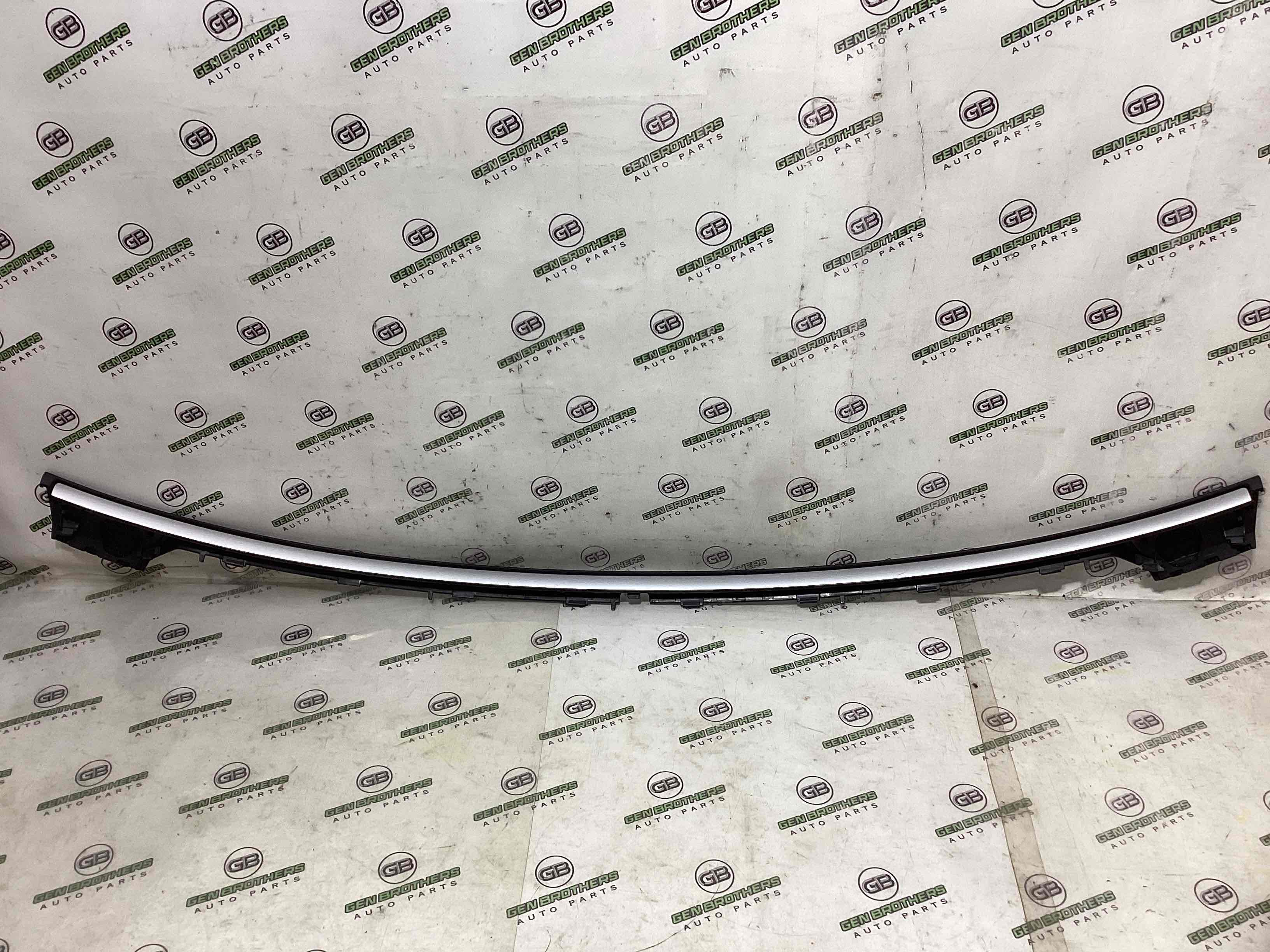 Обшивка панелі приладів торпедо