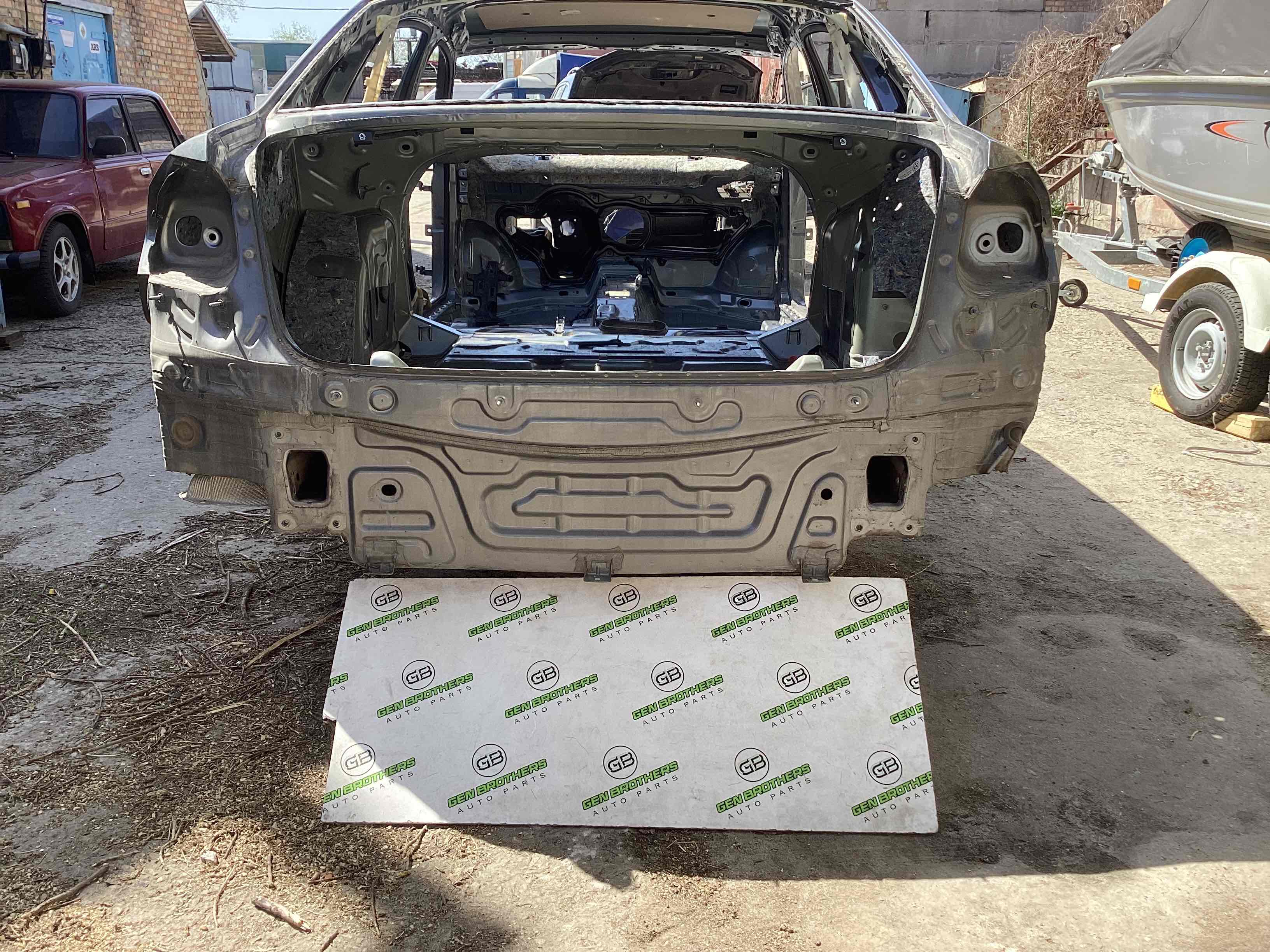 Задня панель