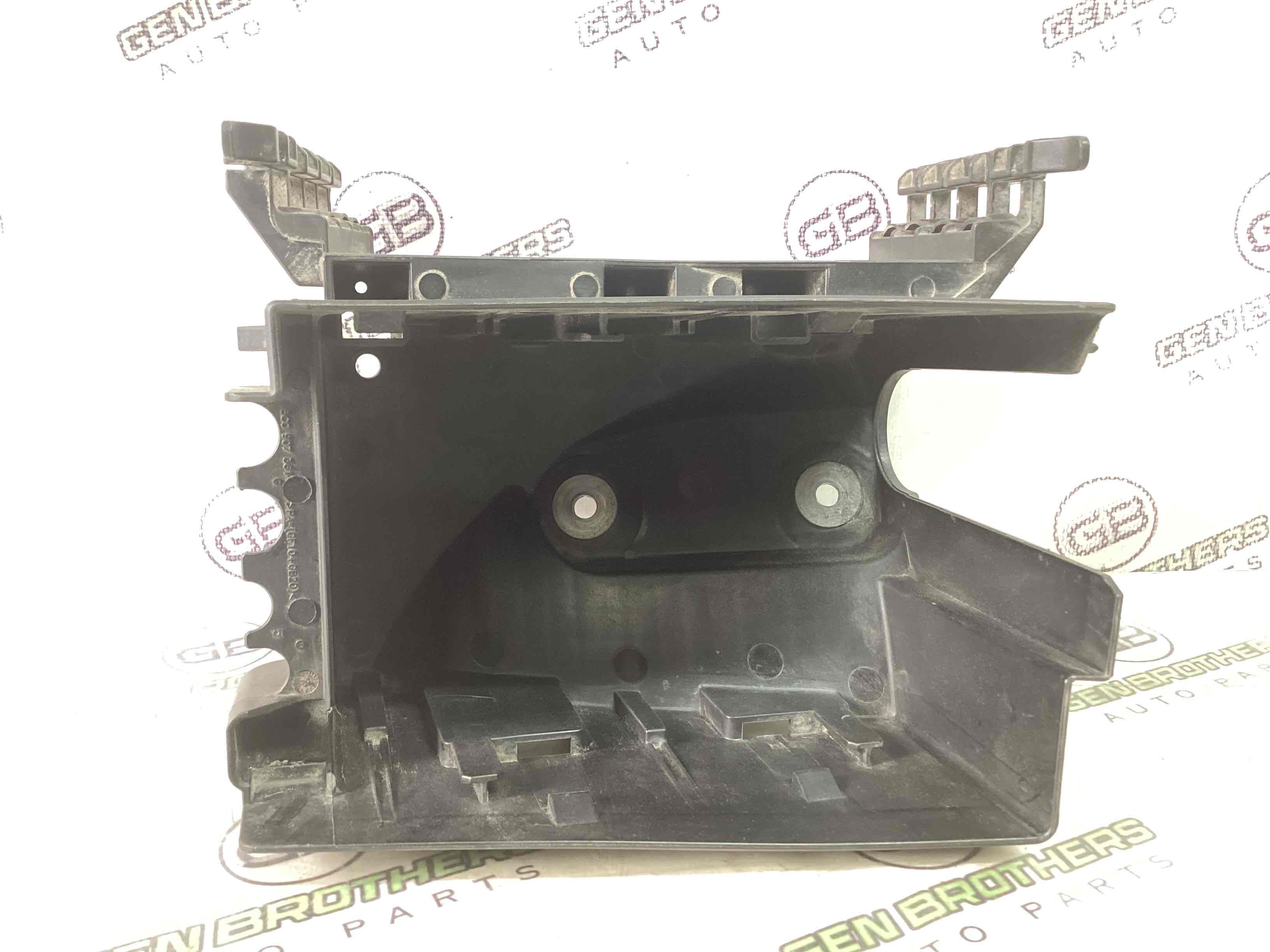 Кришка корпус блоку запобіжників