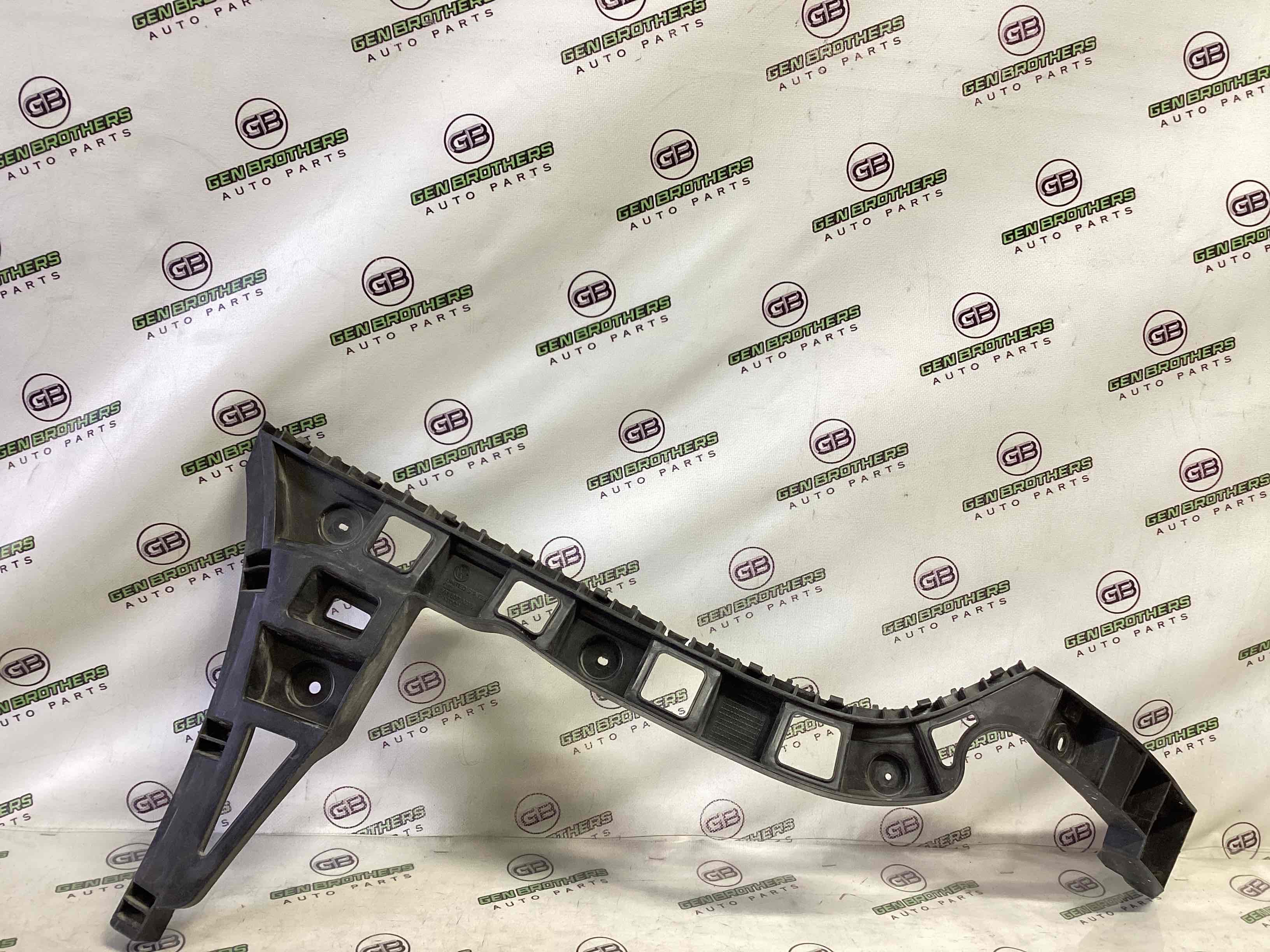 Кріплення заднього бампера ліве