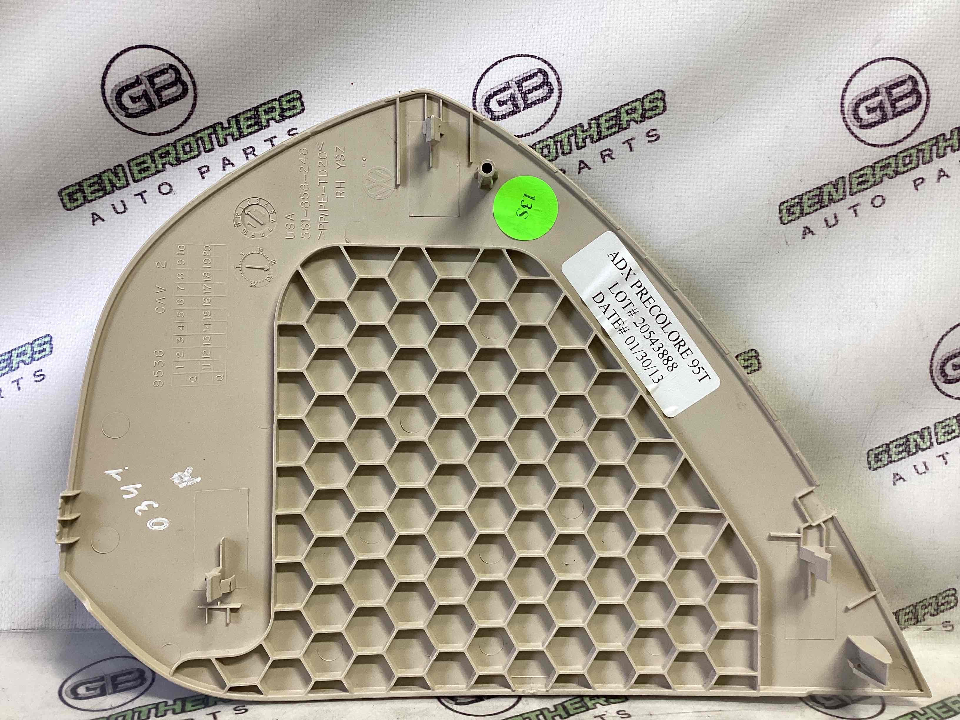 Обшивка панелі приладів торпедо