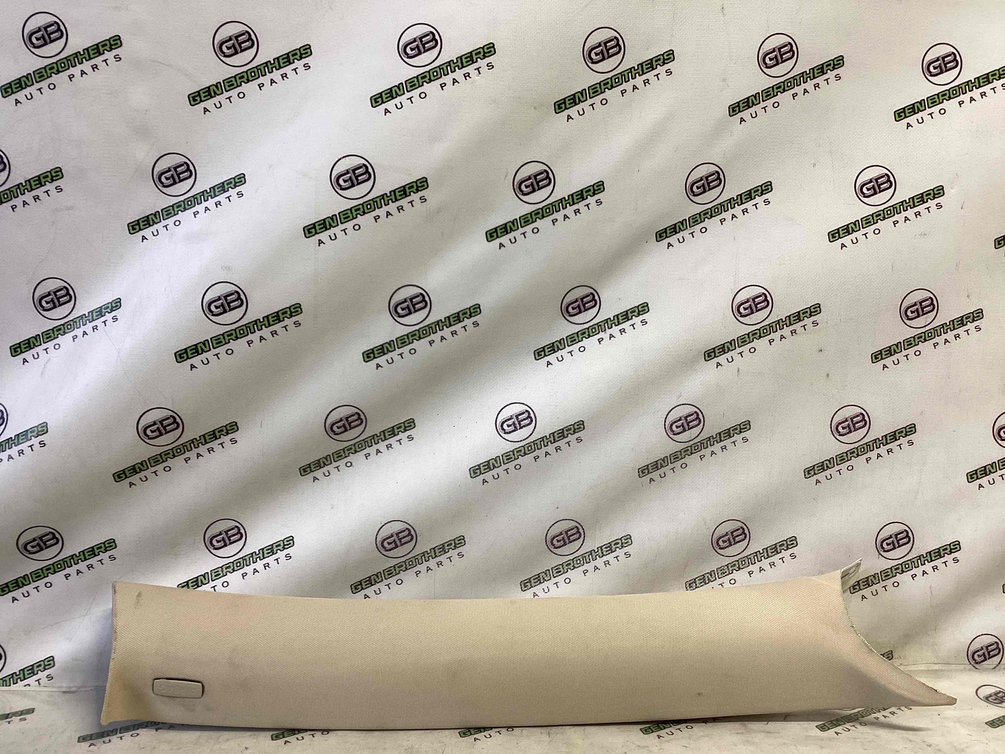 Обшивка передньої стійки права