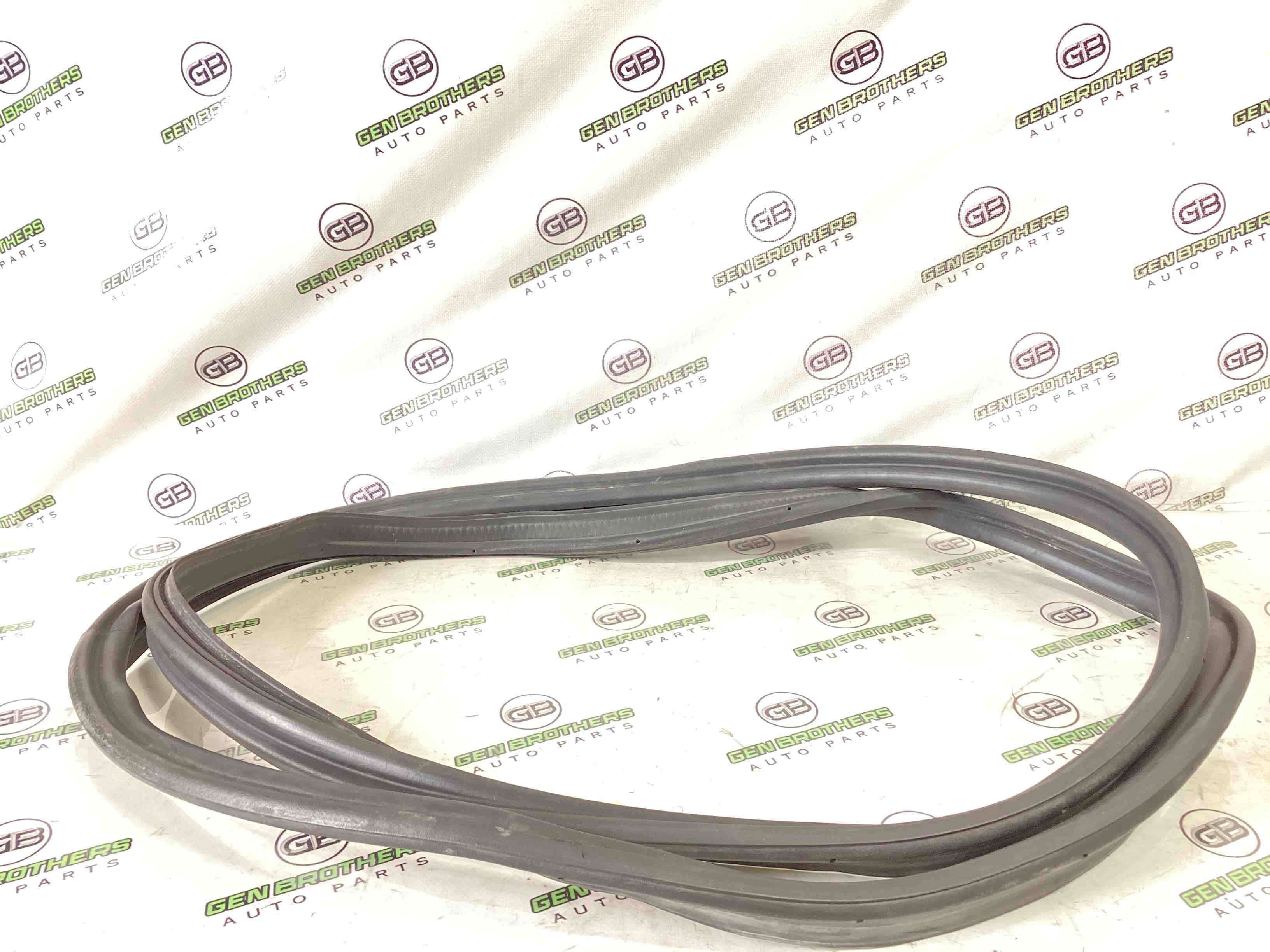 Ущільнювач кришки багажника, двері багажника