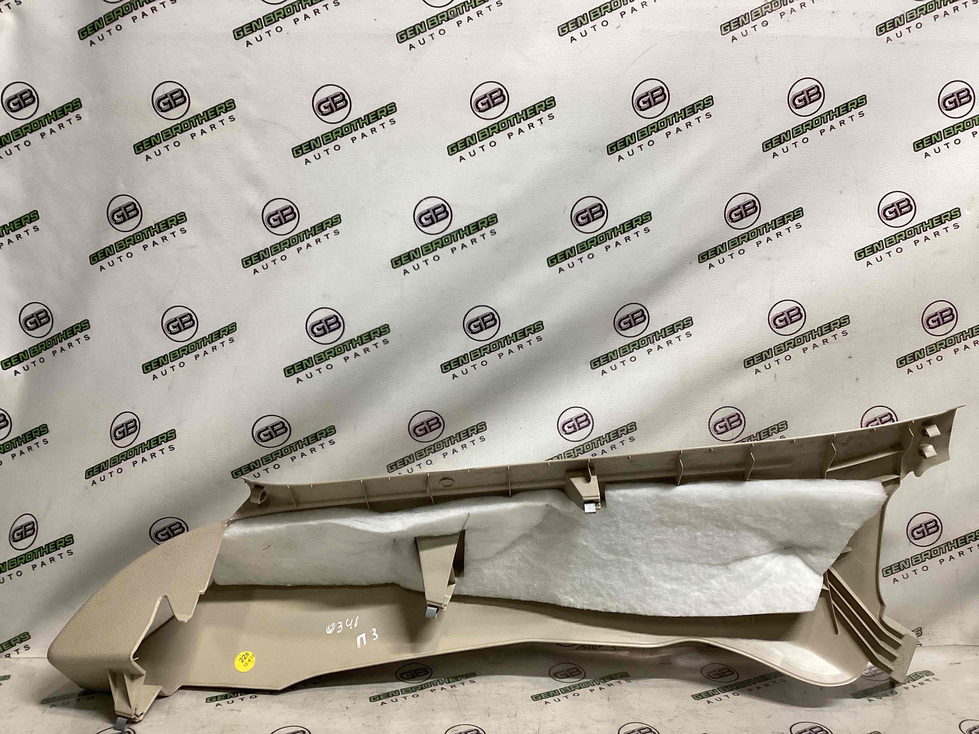 Обшивка задньої стійки права