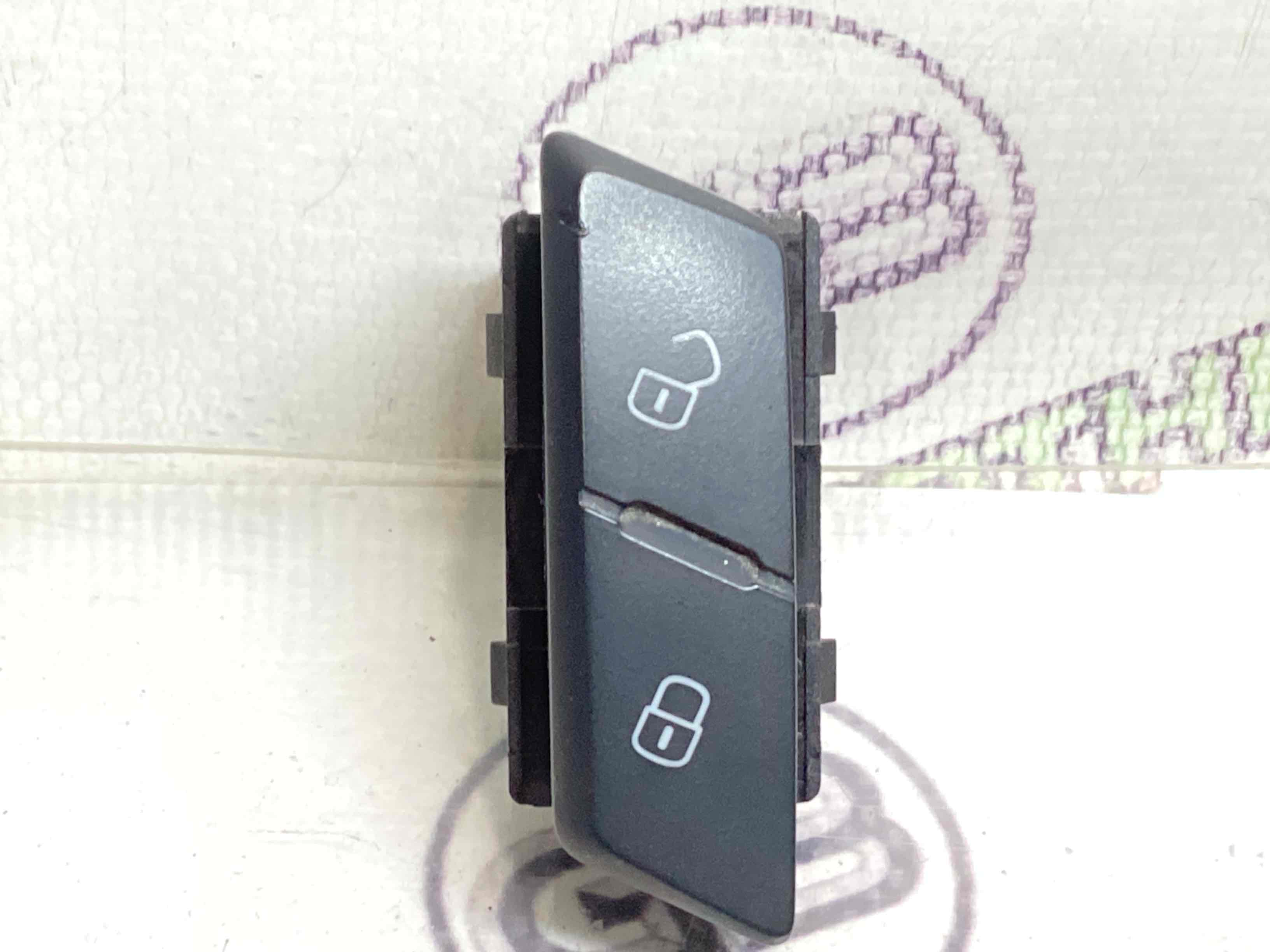 Кнопка центрального замку