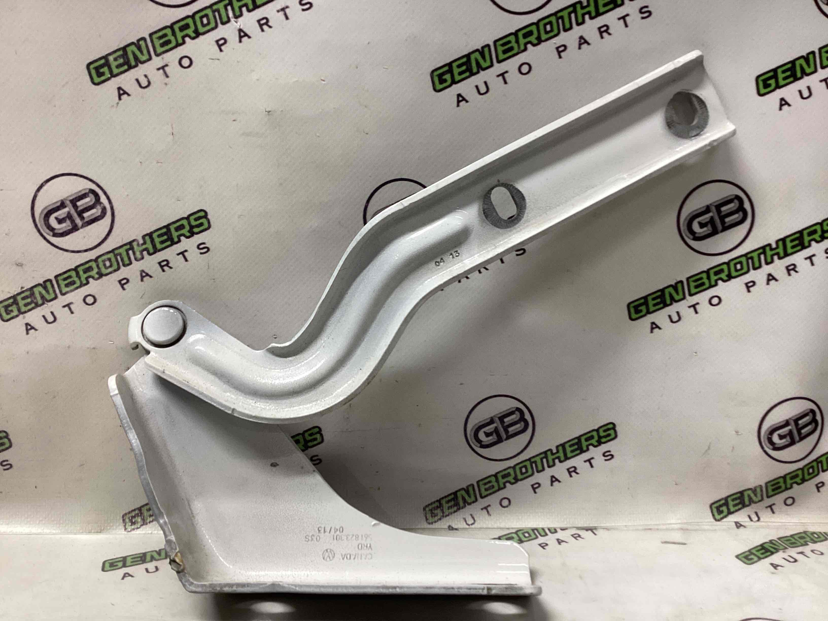 Петля капота, кронштейн капота