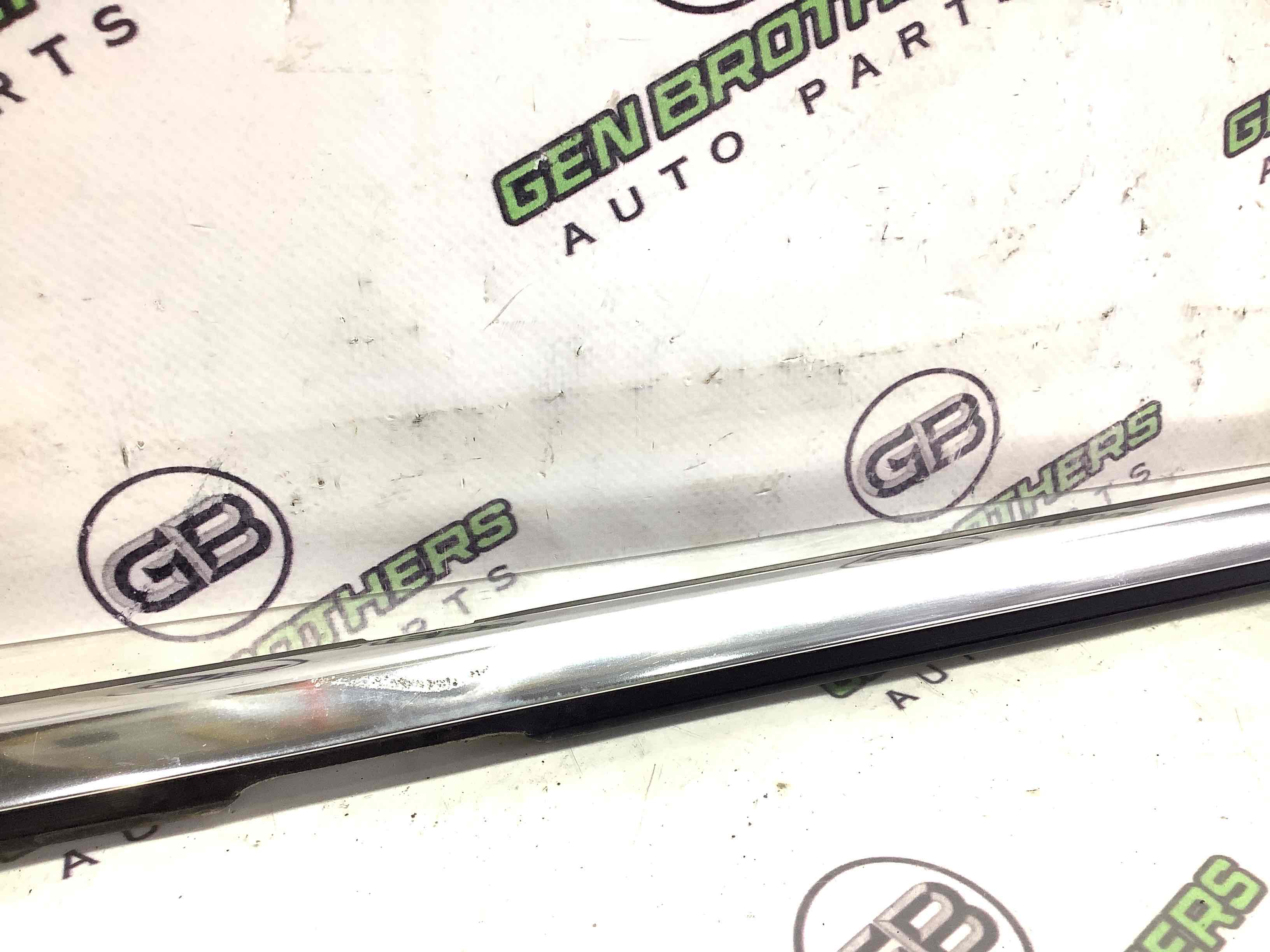 Молдинг двері передньої лівої