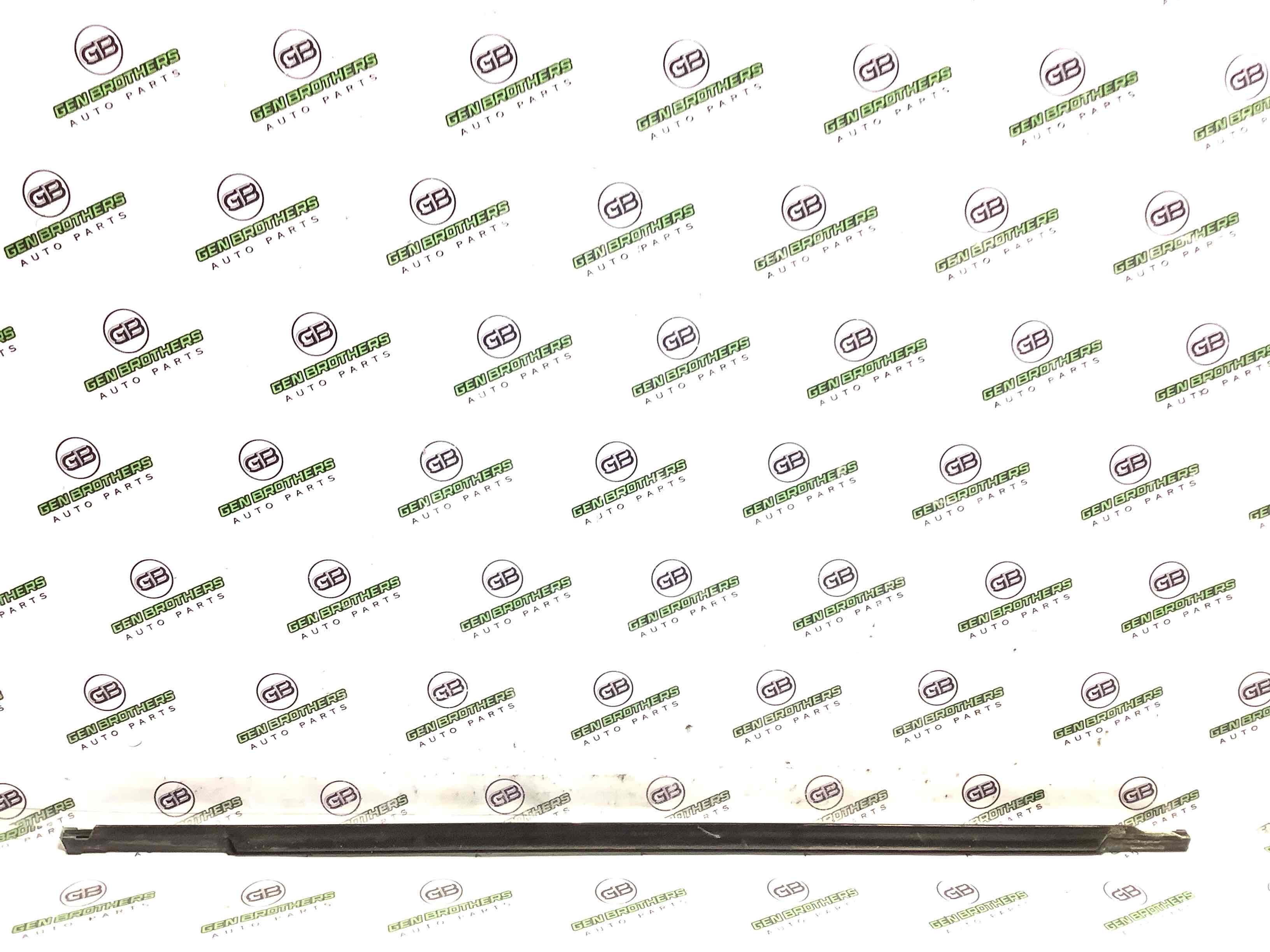 Молдинг двері задньої правої