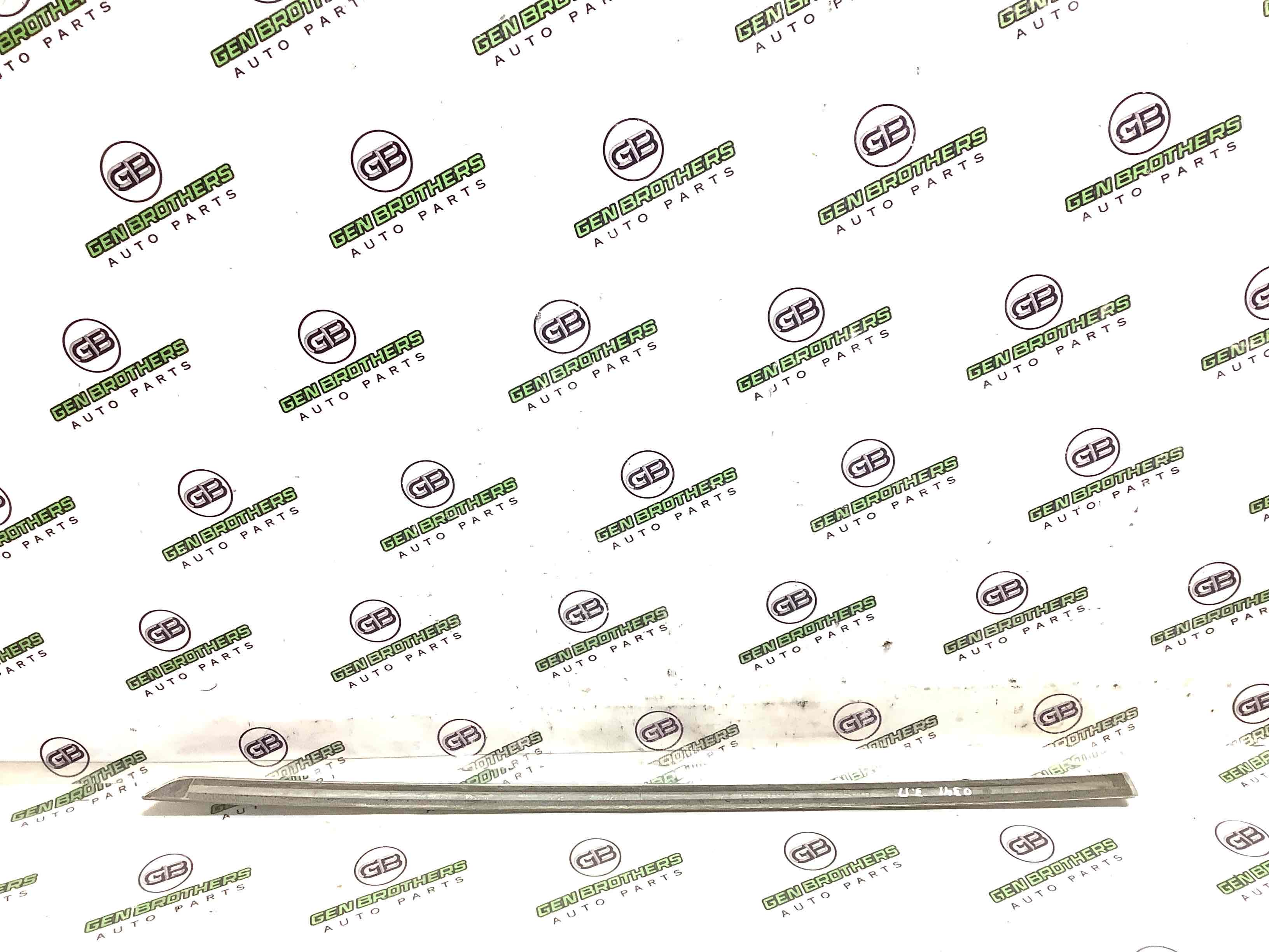 Молдинг двері задньої правої