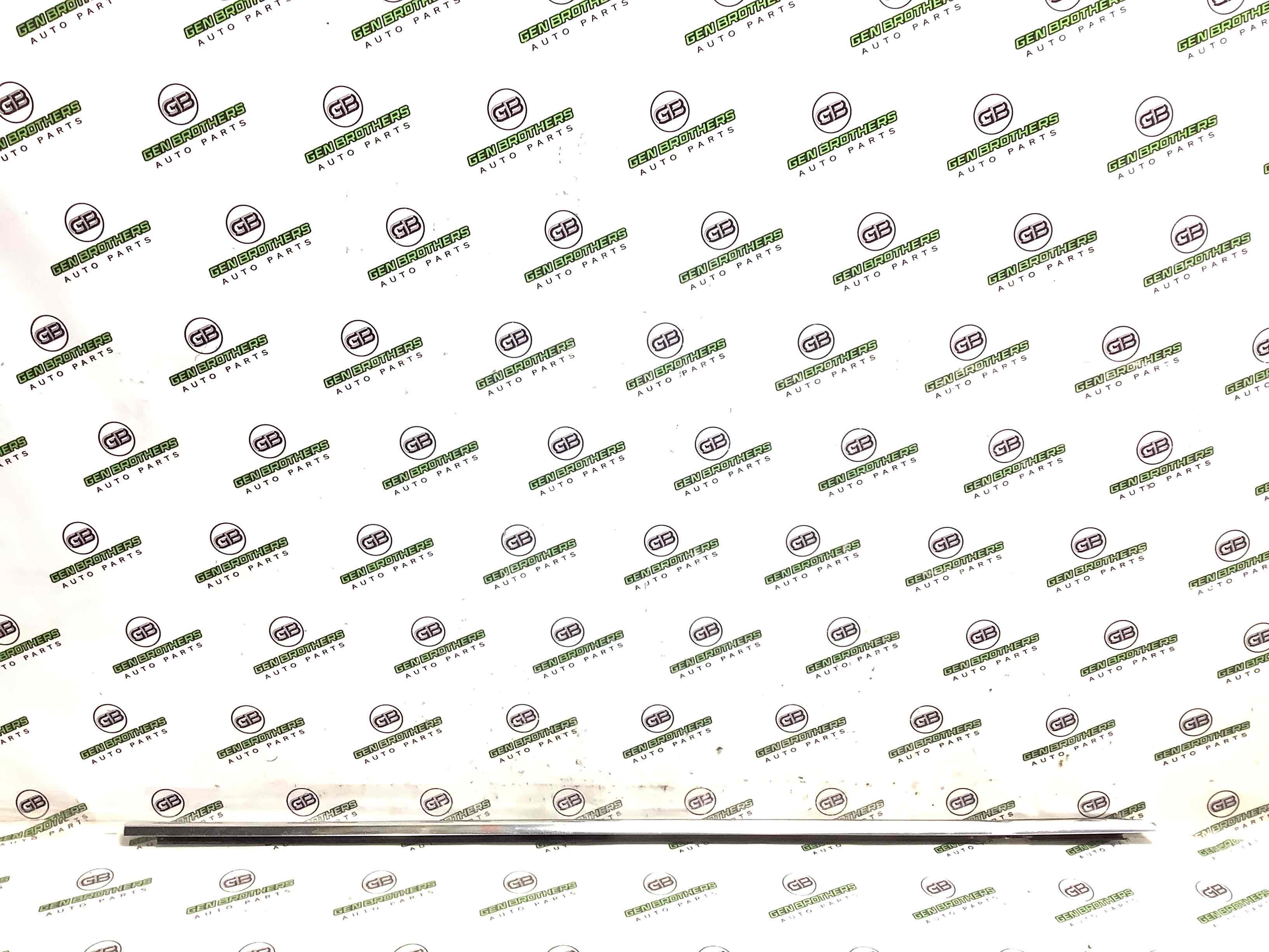 Молдинг двері передньої правої