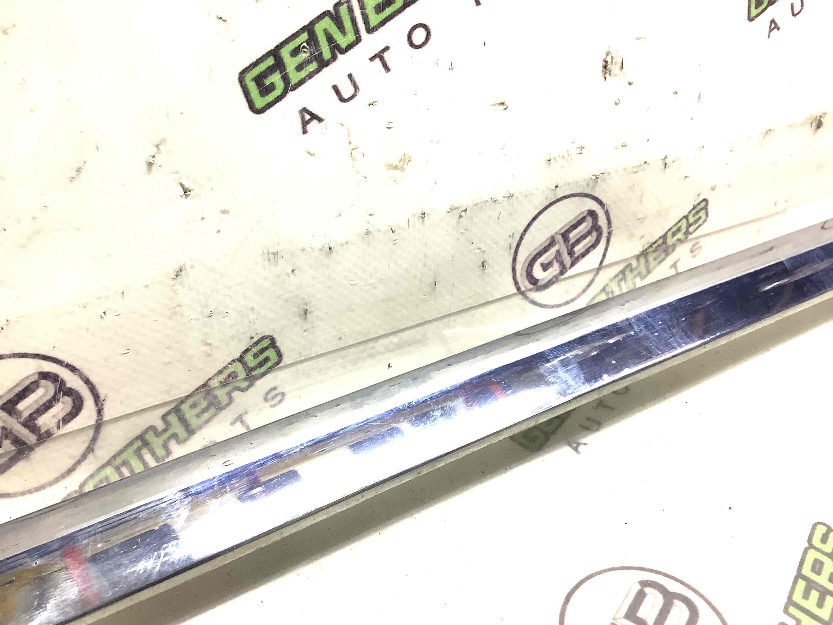 Молдинг двері передньої лівої