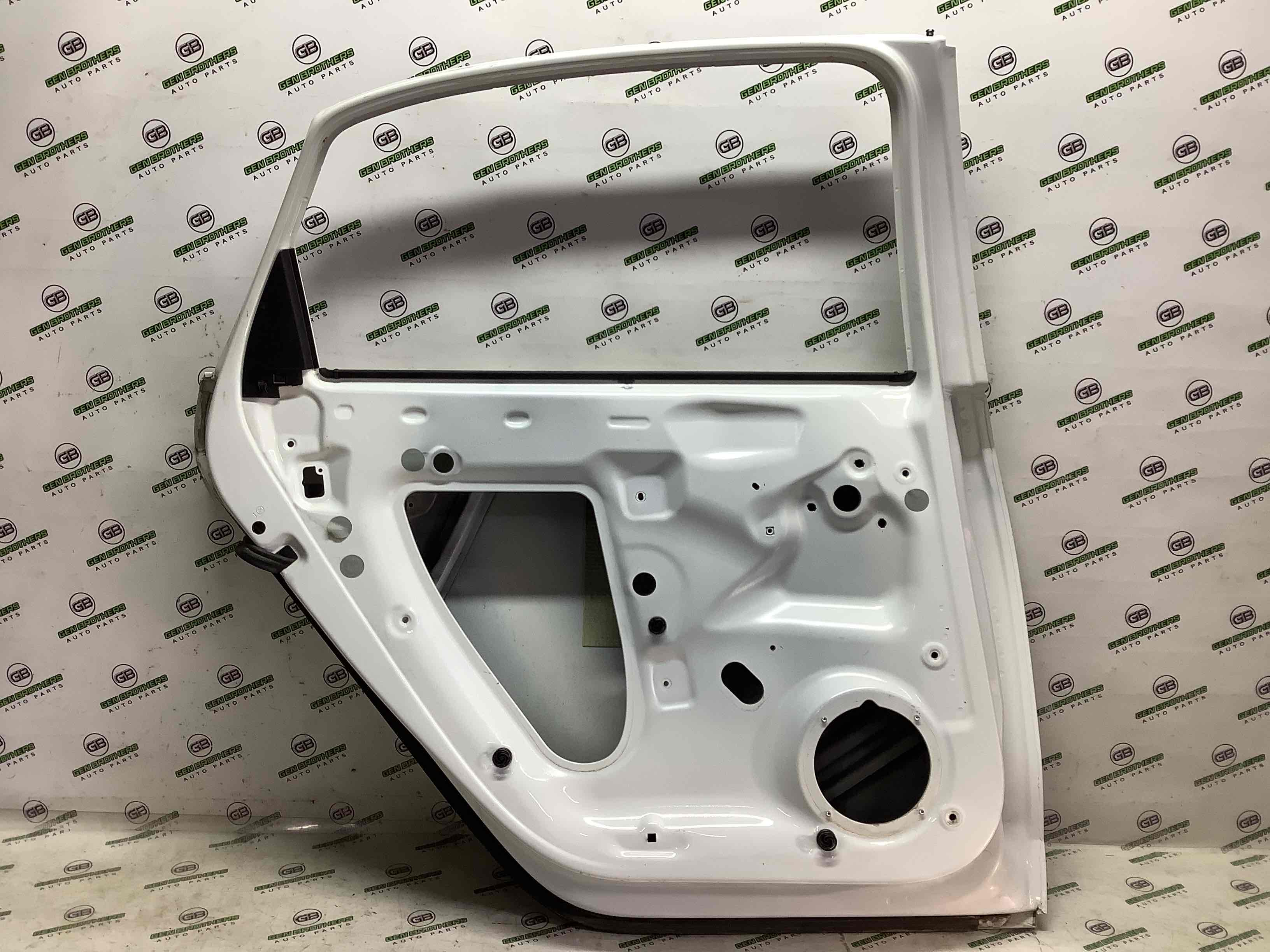 Двері задні ліві