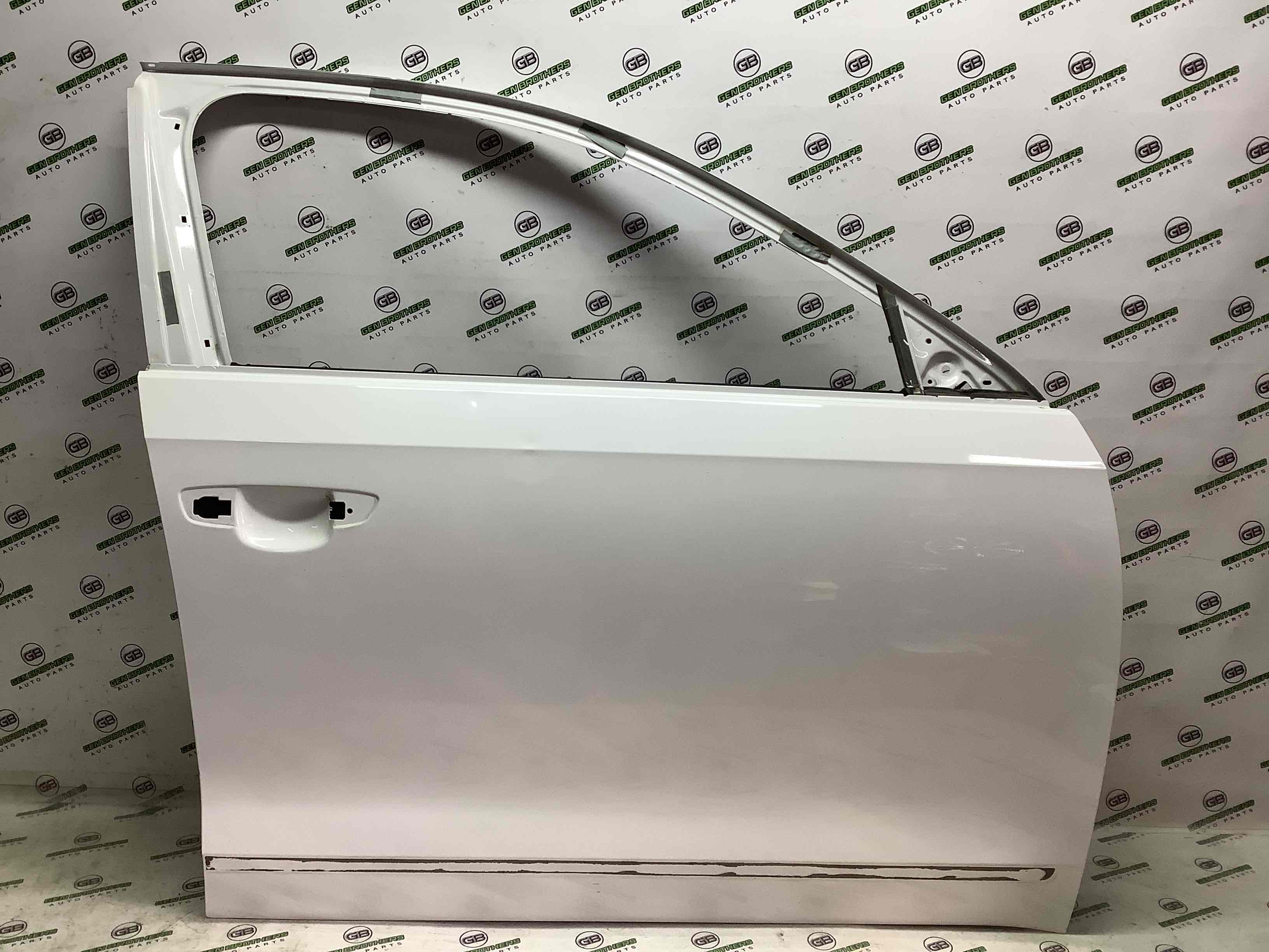 Двері передні права