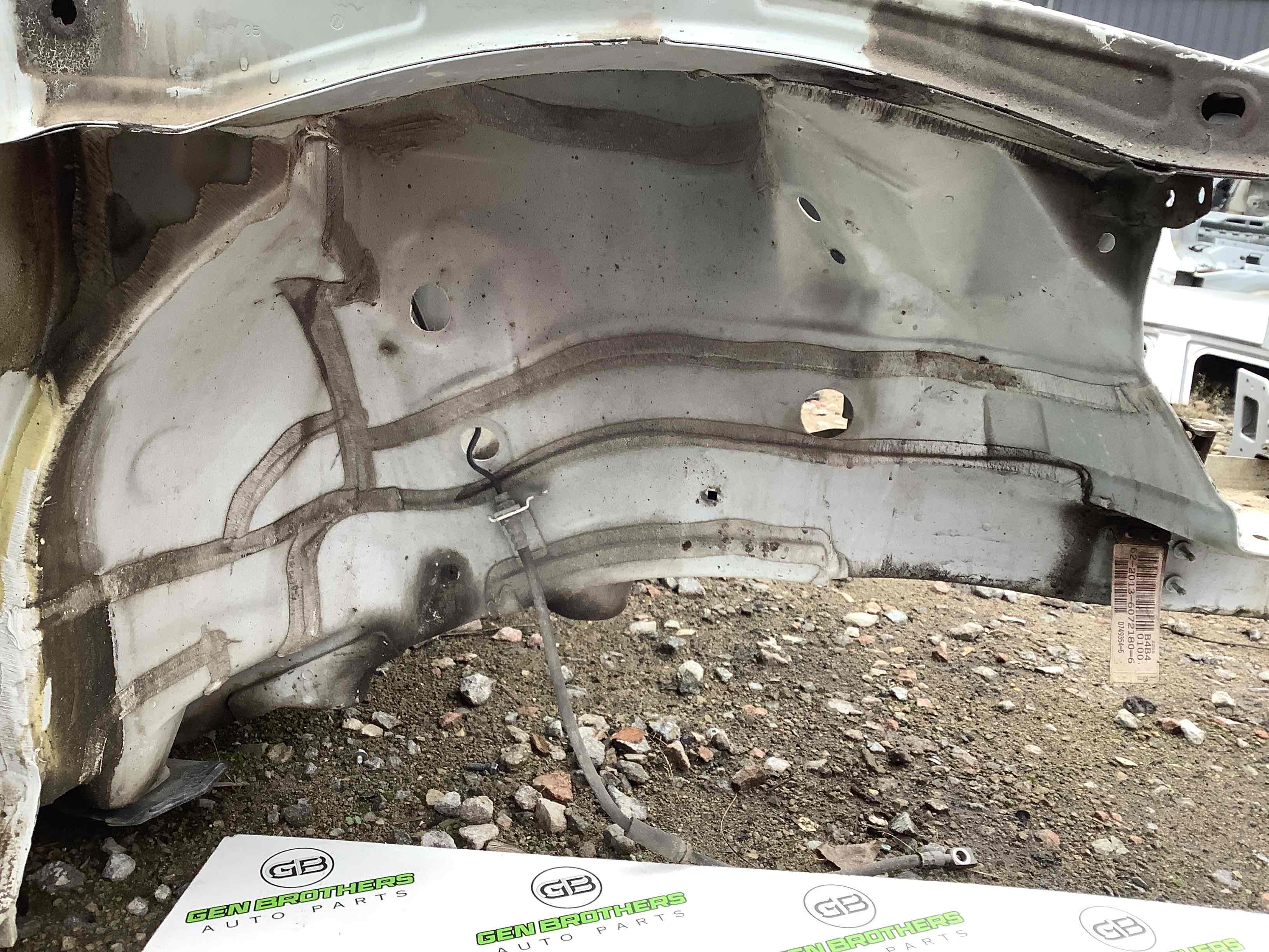 Чверть передня права