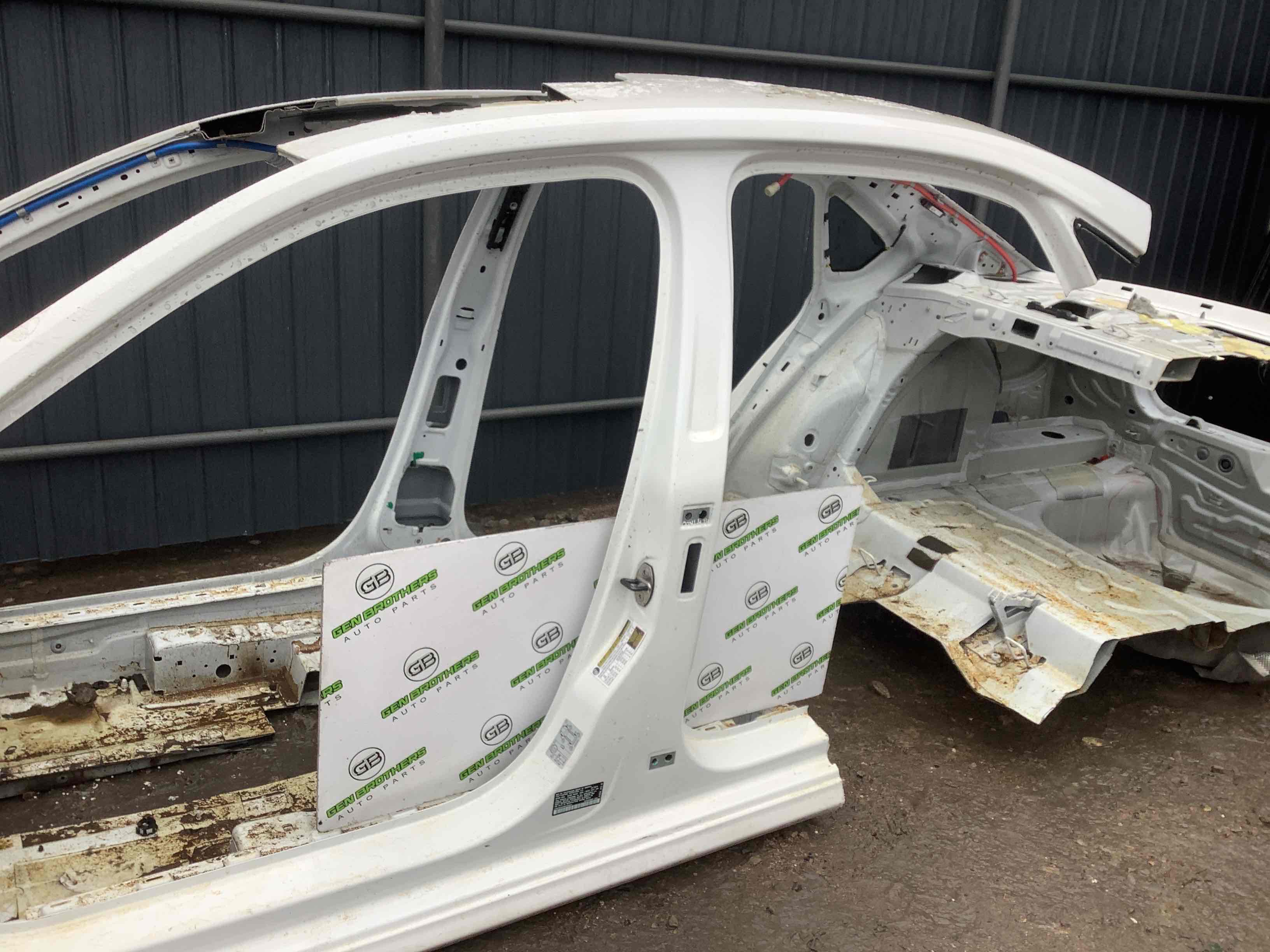 Стійки кузова та пороги