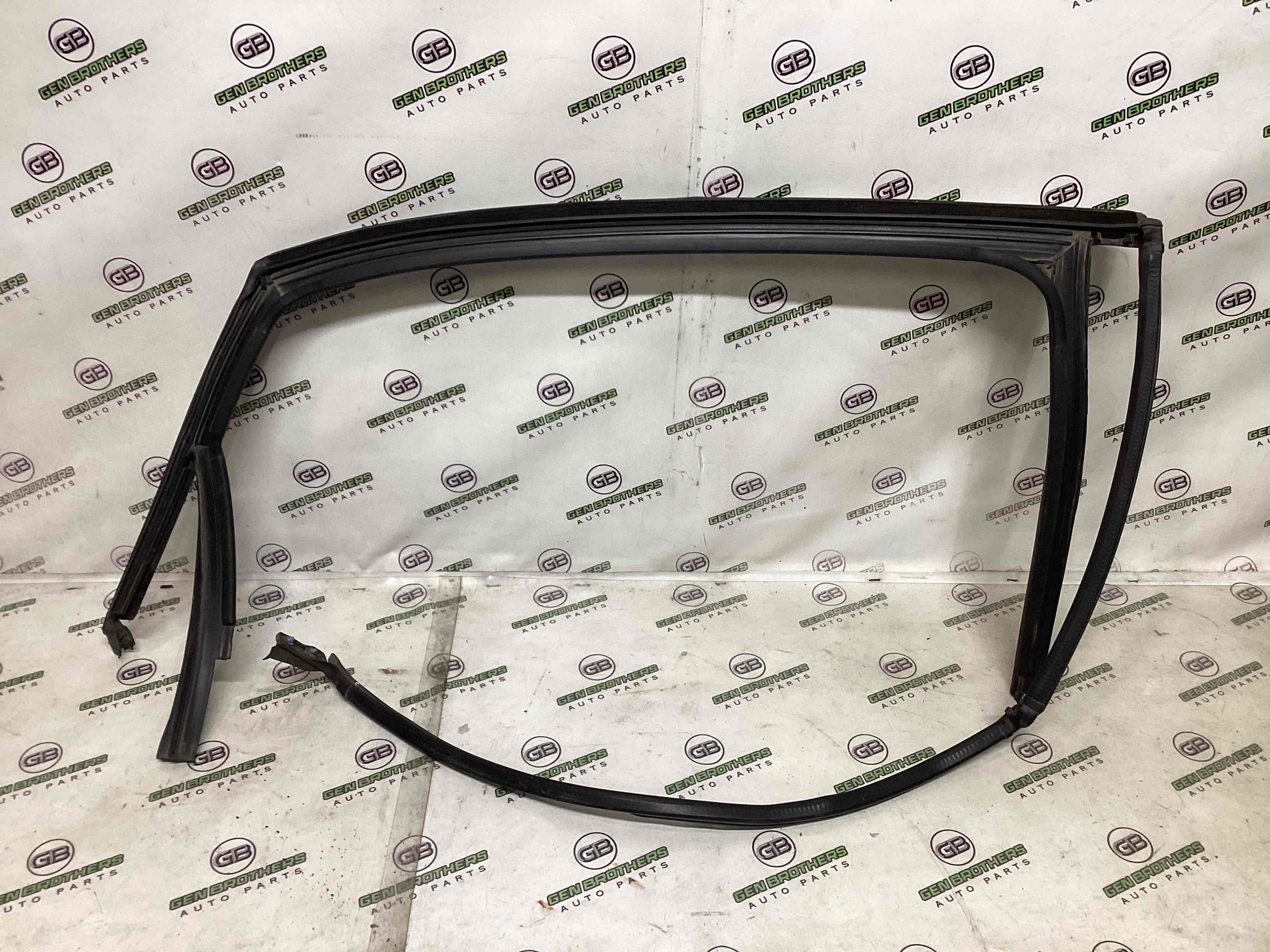 Ущільнювач скла, двері