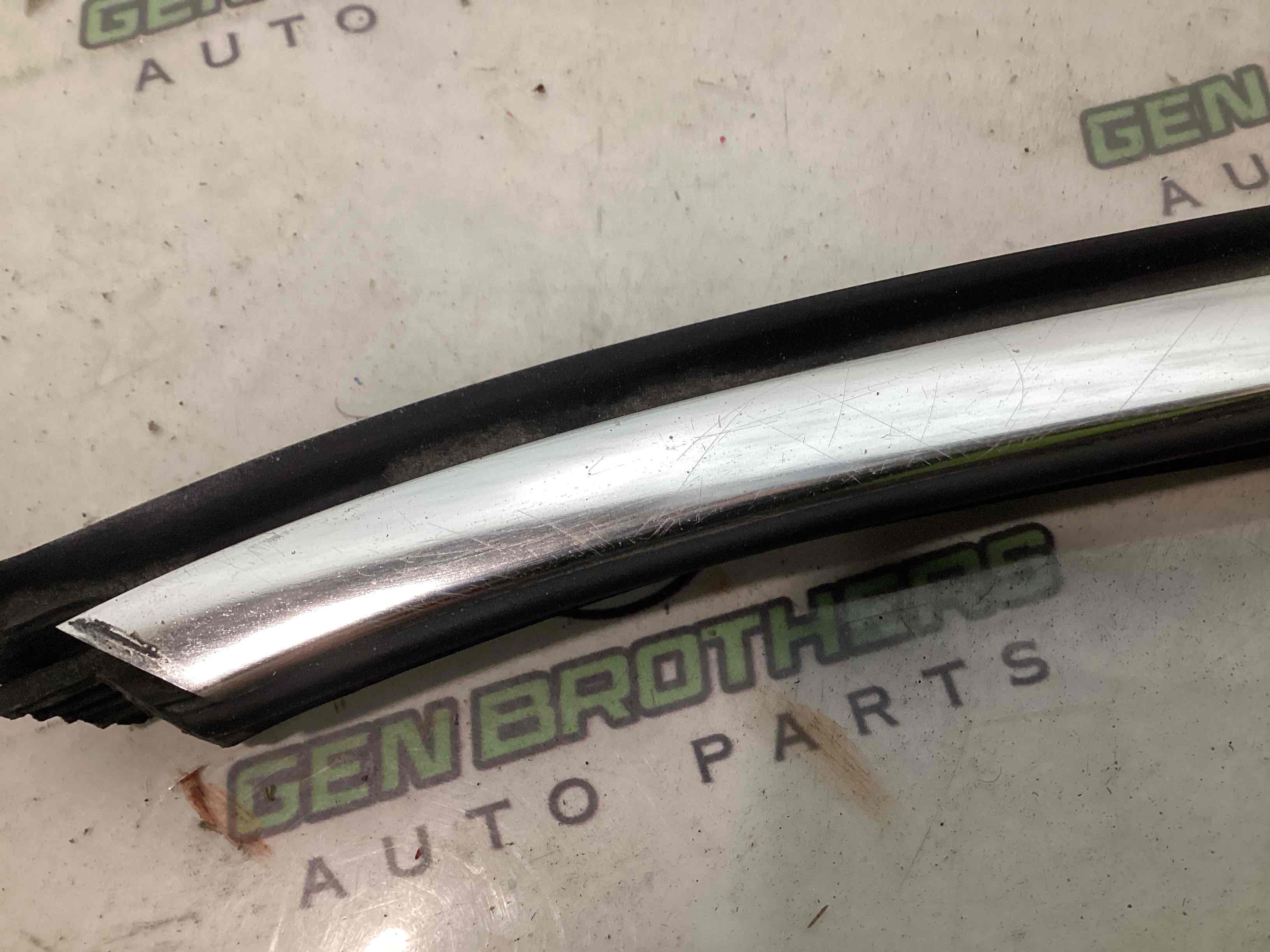 Ущільнювач скла, двері