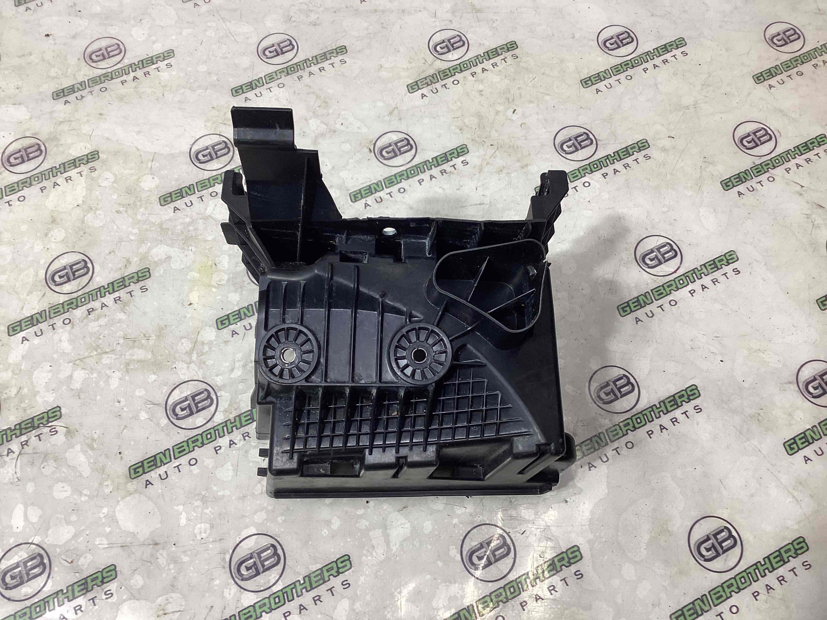 Кришка корпус блоку запобіжників