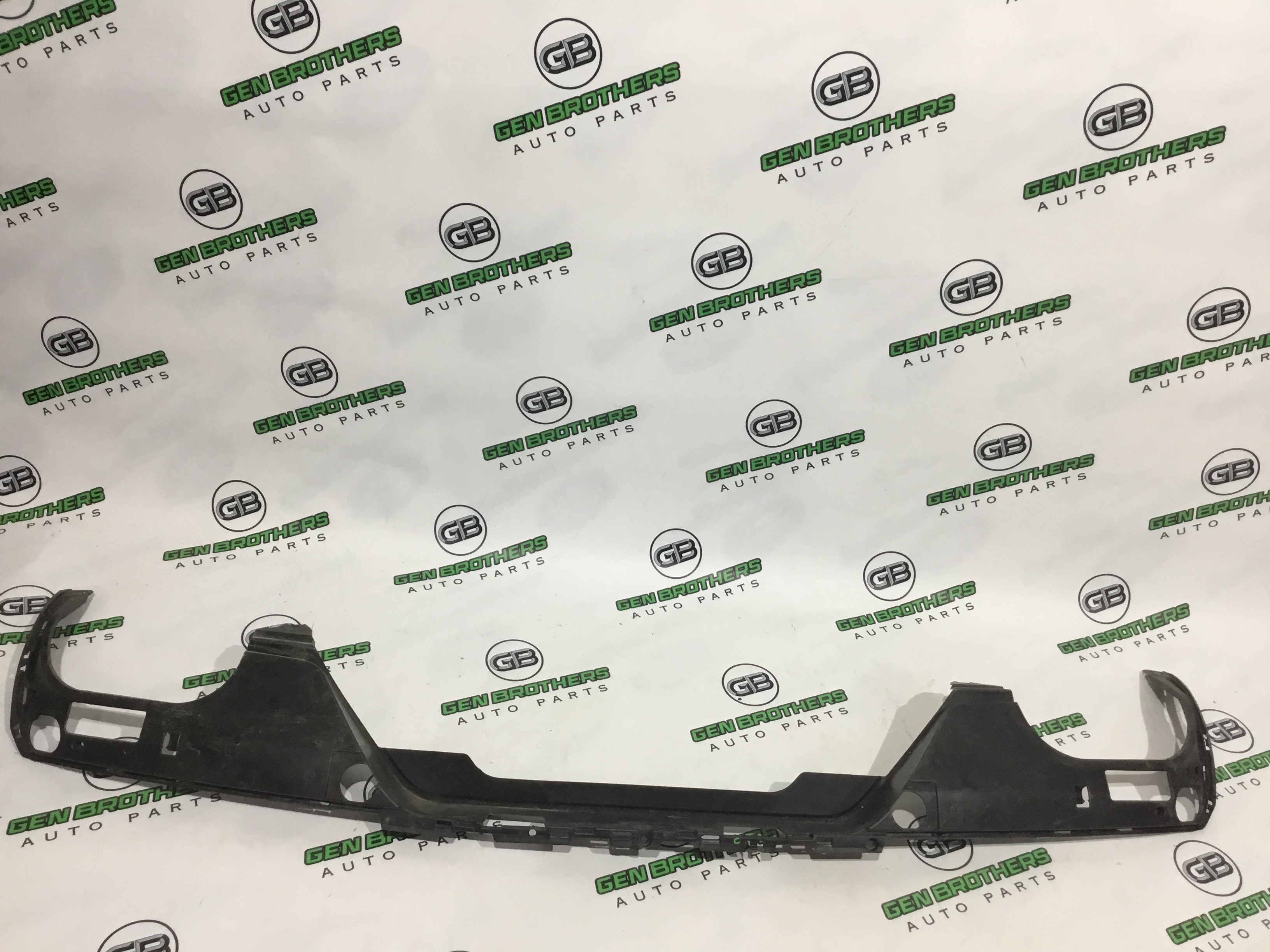 Бампер задній