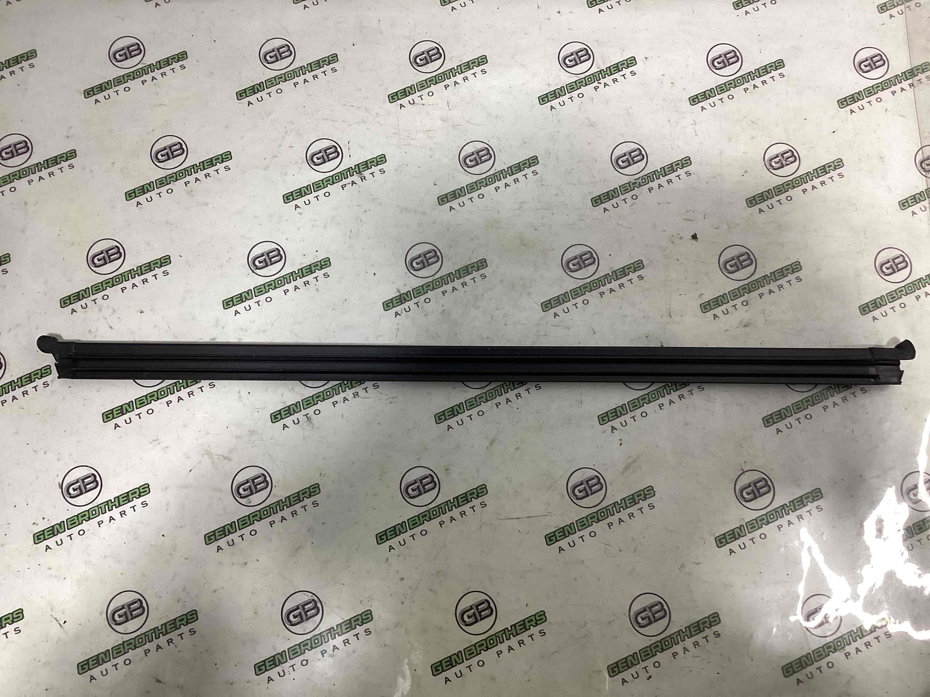 Ущільнювач скла, двері