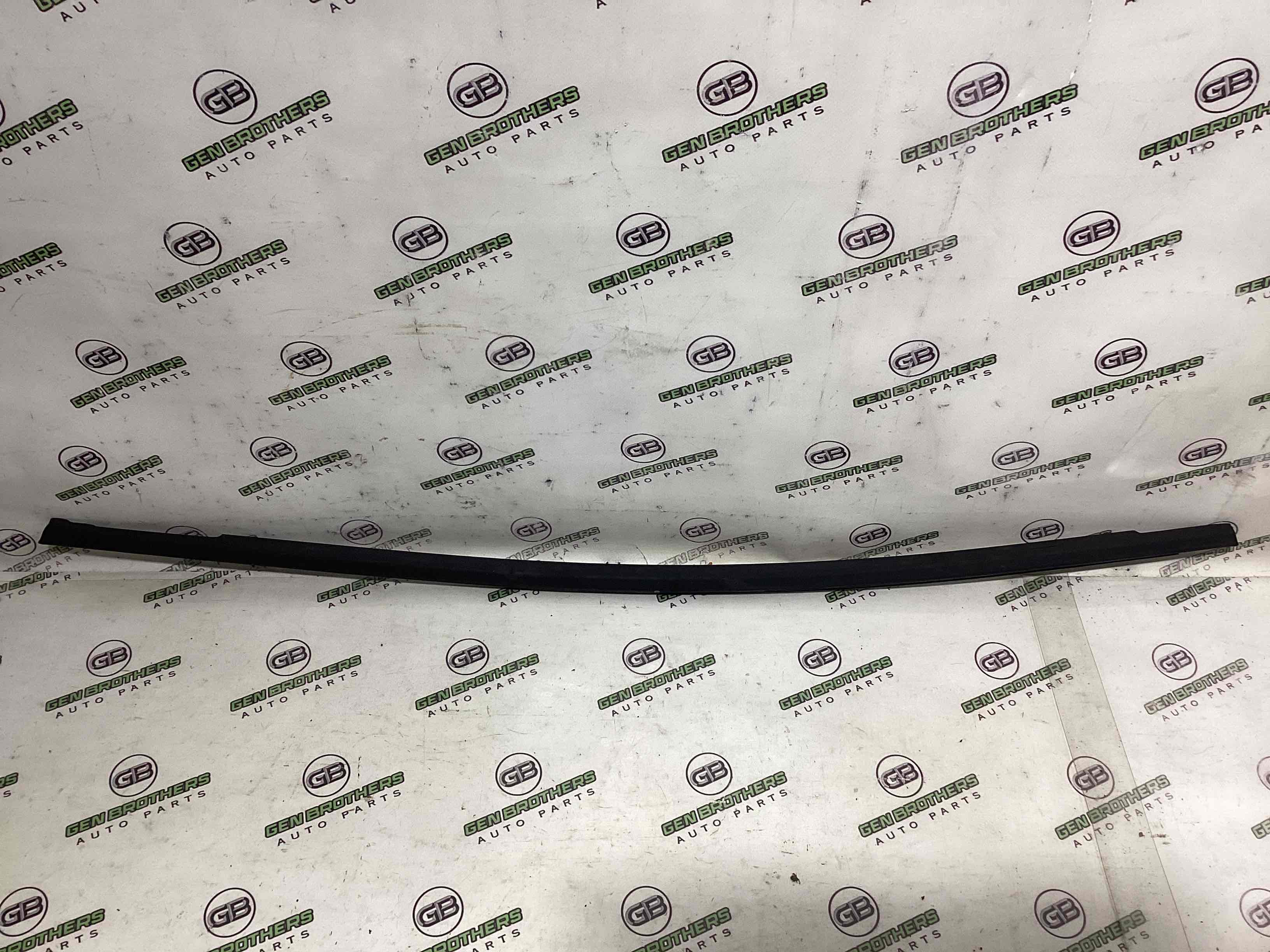 Молдинг двері задньої правої