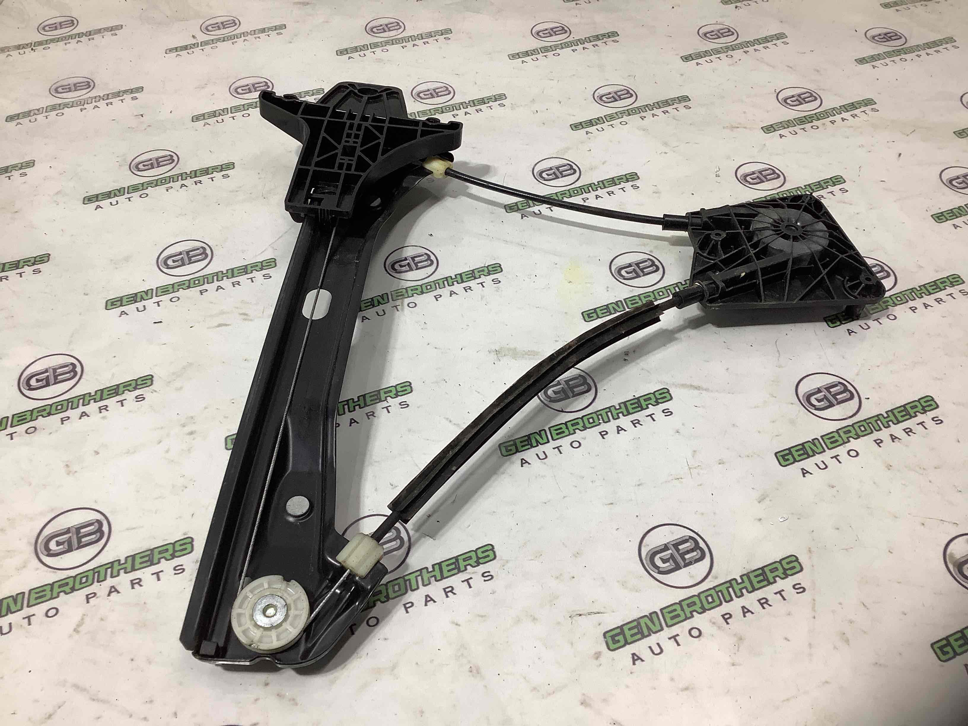 Склопідйомник задній правий