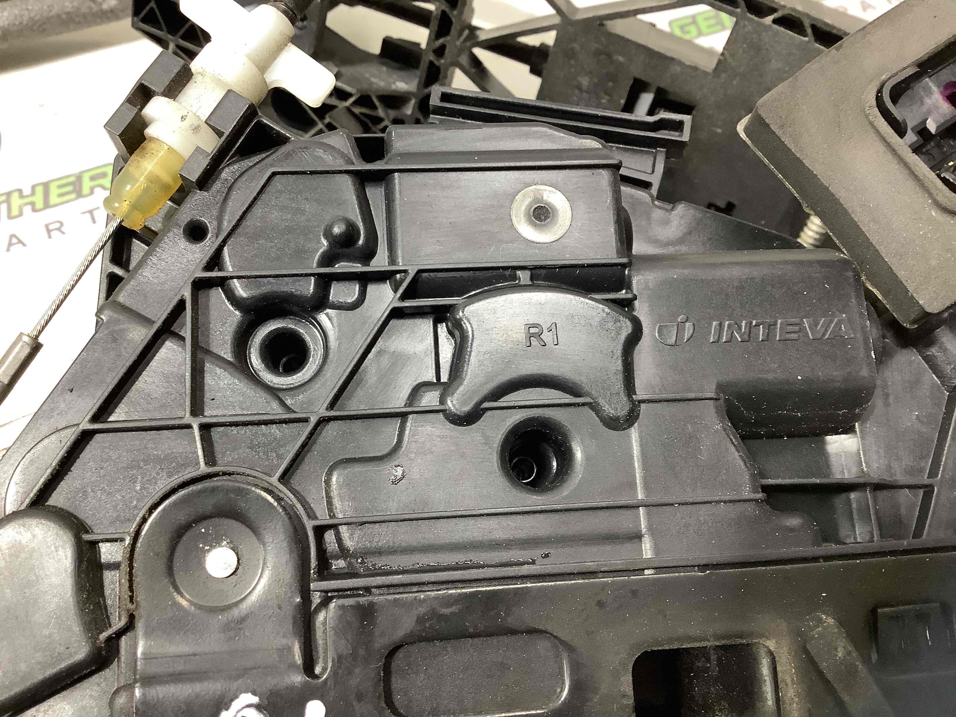 Замок дверей передньої правої