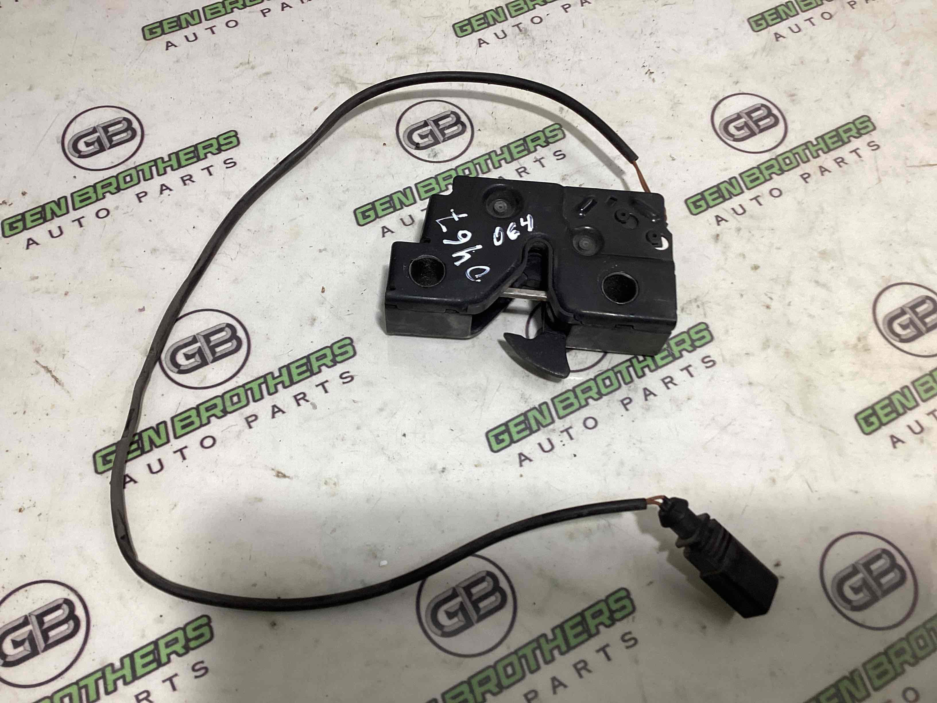 Замок капота, трос капота