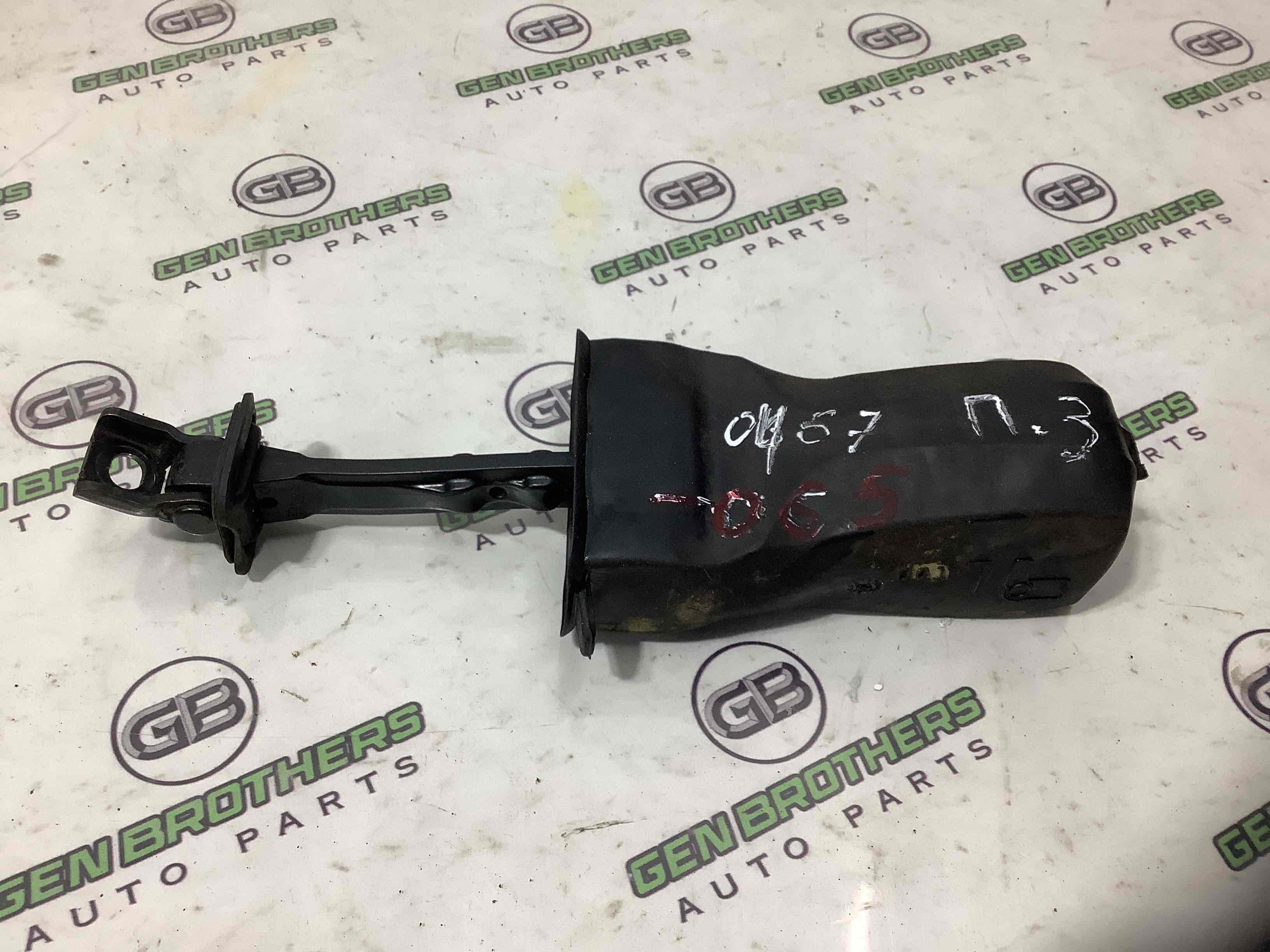 Обмежувач відчинення дверей