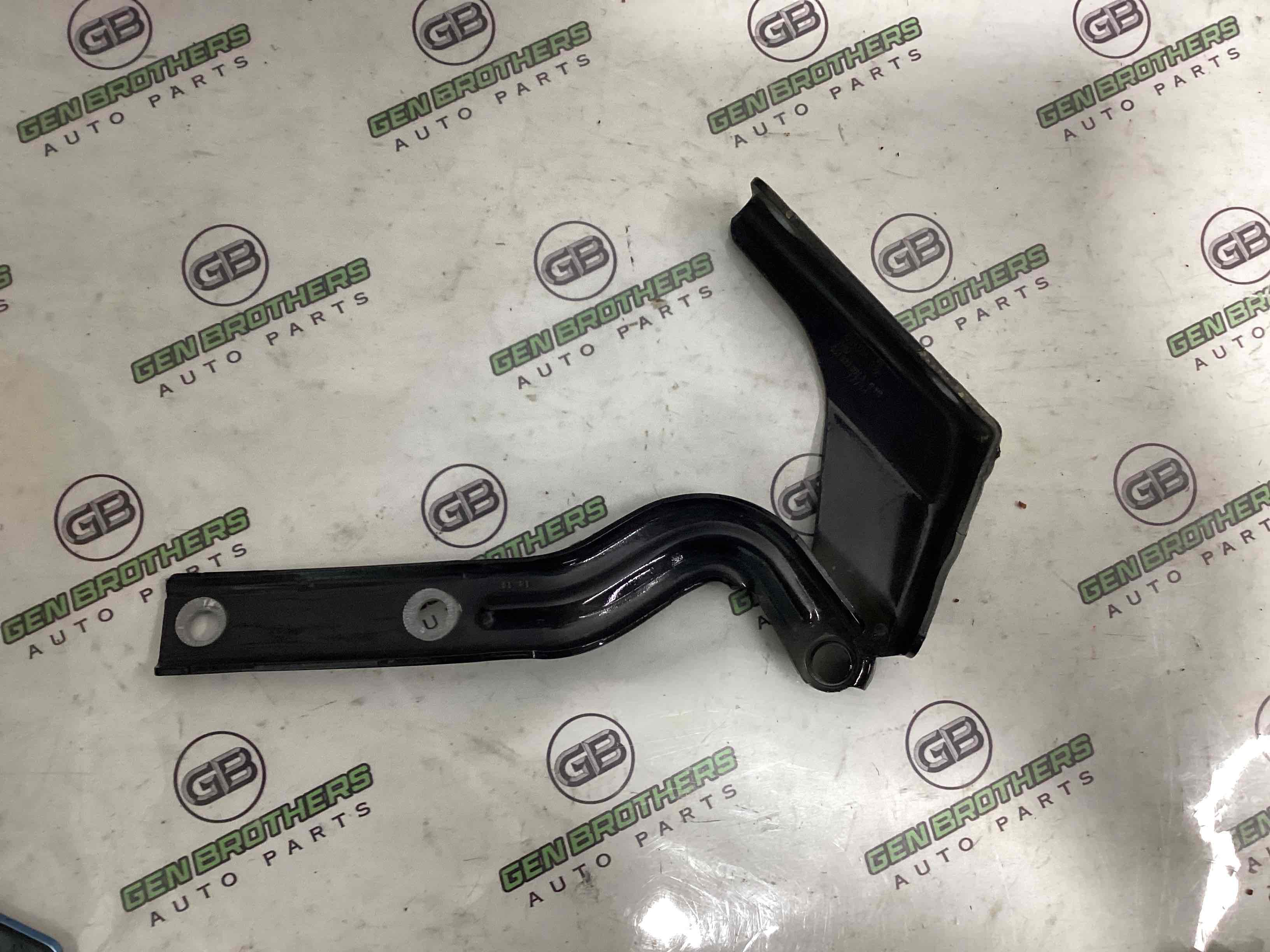 Петля капота, кронштейн капота