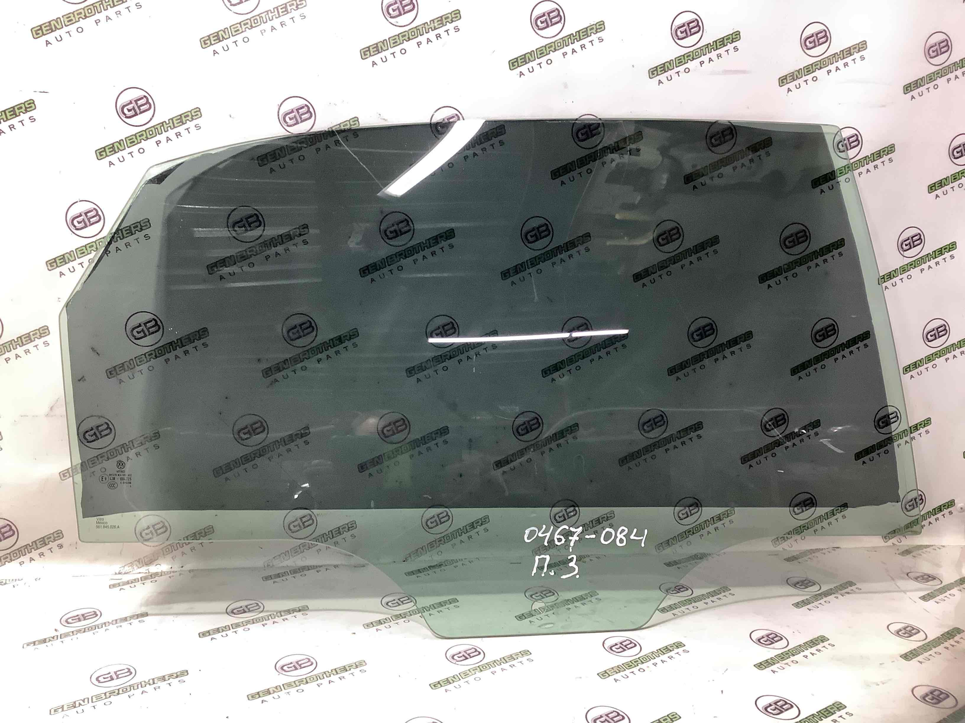 Скло заднє праве