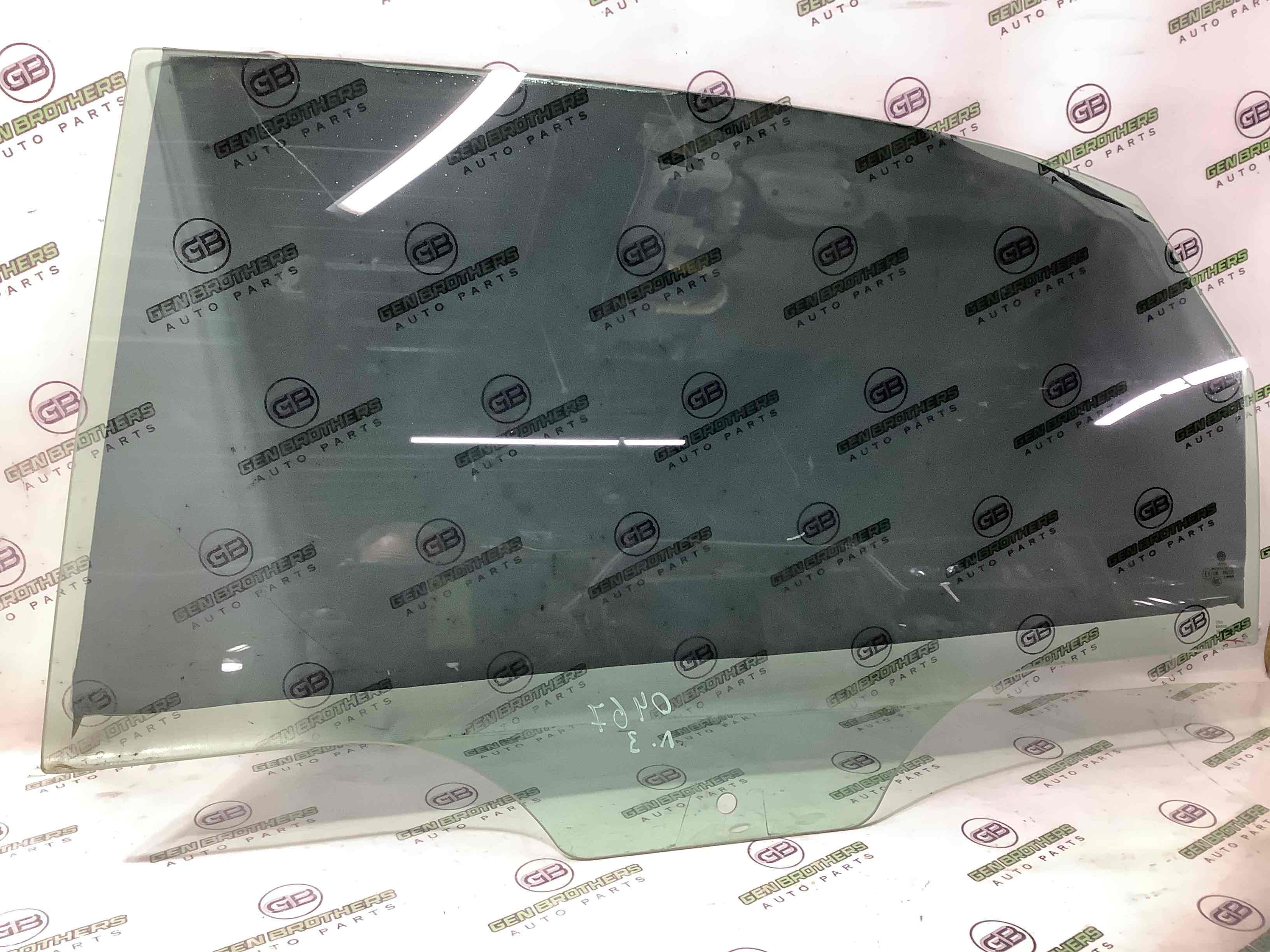 Скло заднє ліве