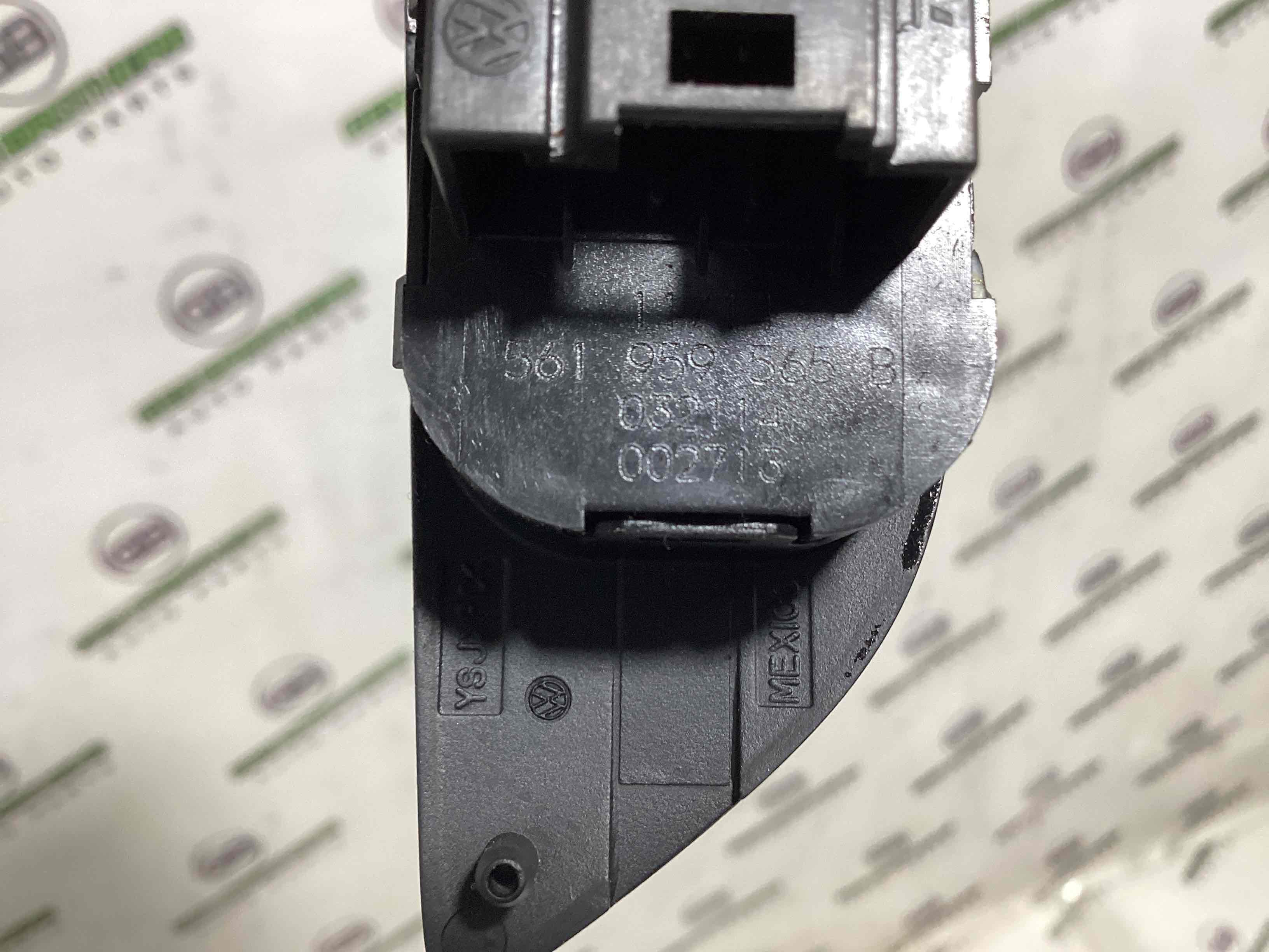 Кнопка регулювання дзеркал