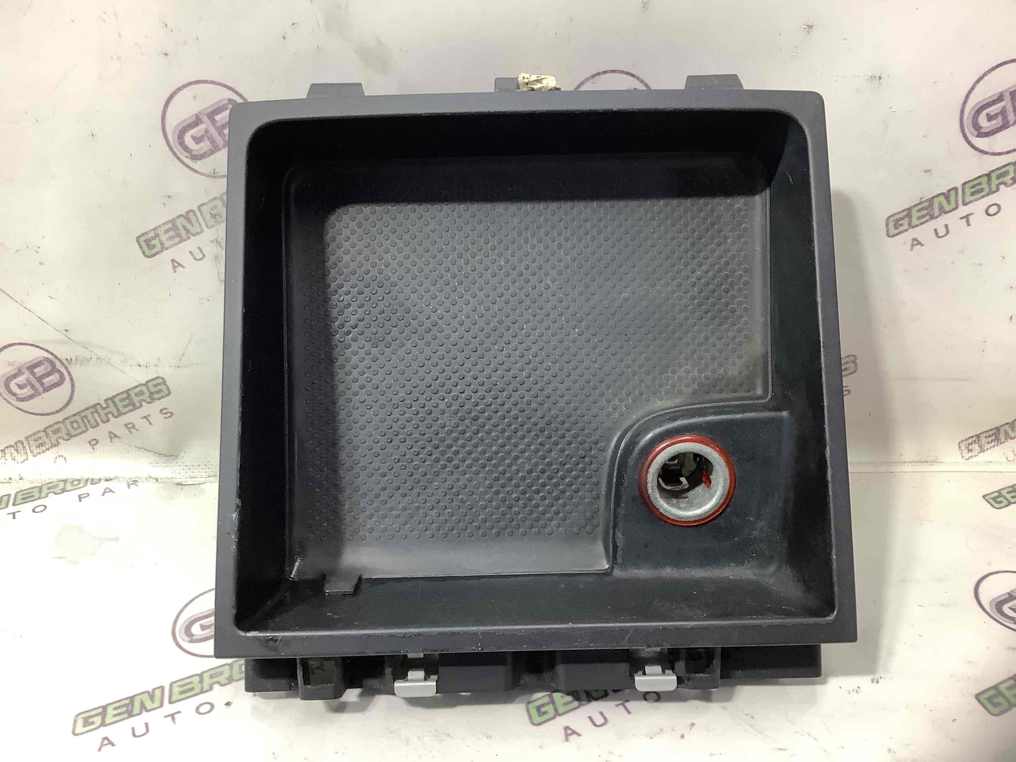 Бардачок замок бардачка, підстаканник, ящик