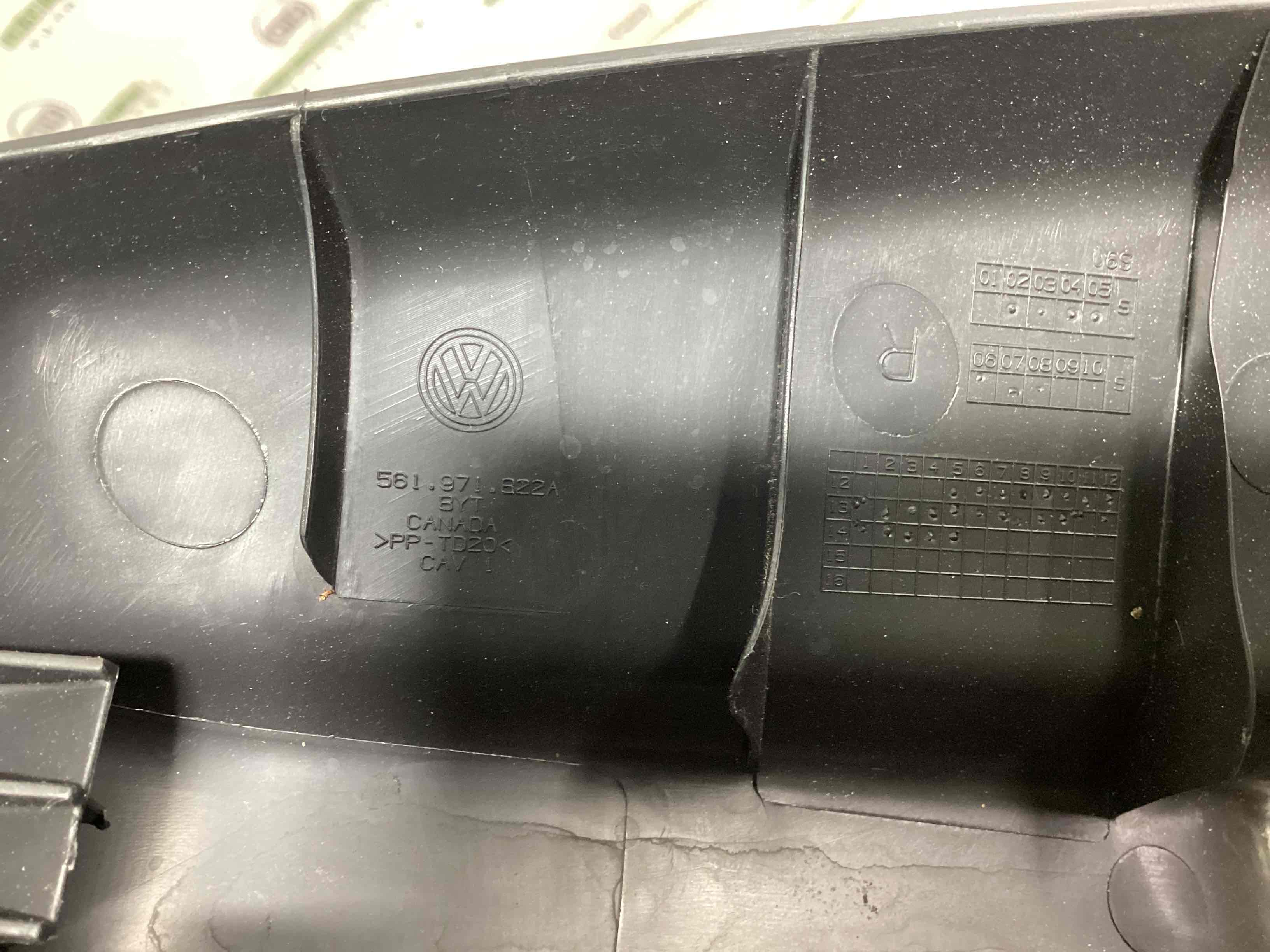 Накладка петлі кришки багажника