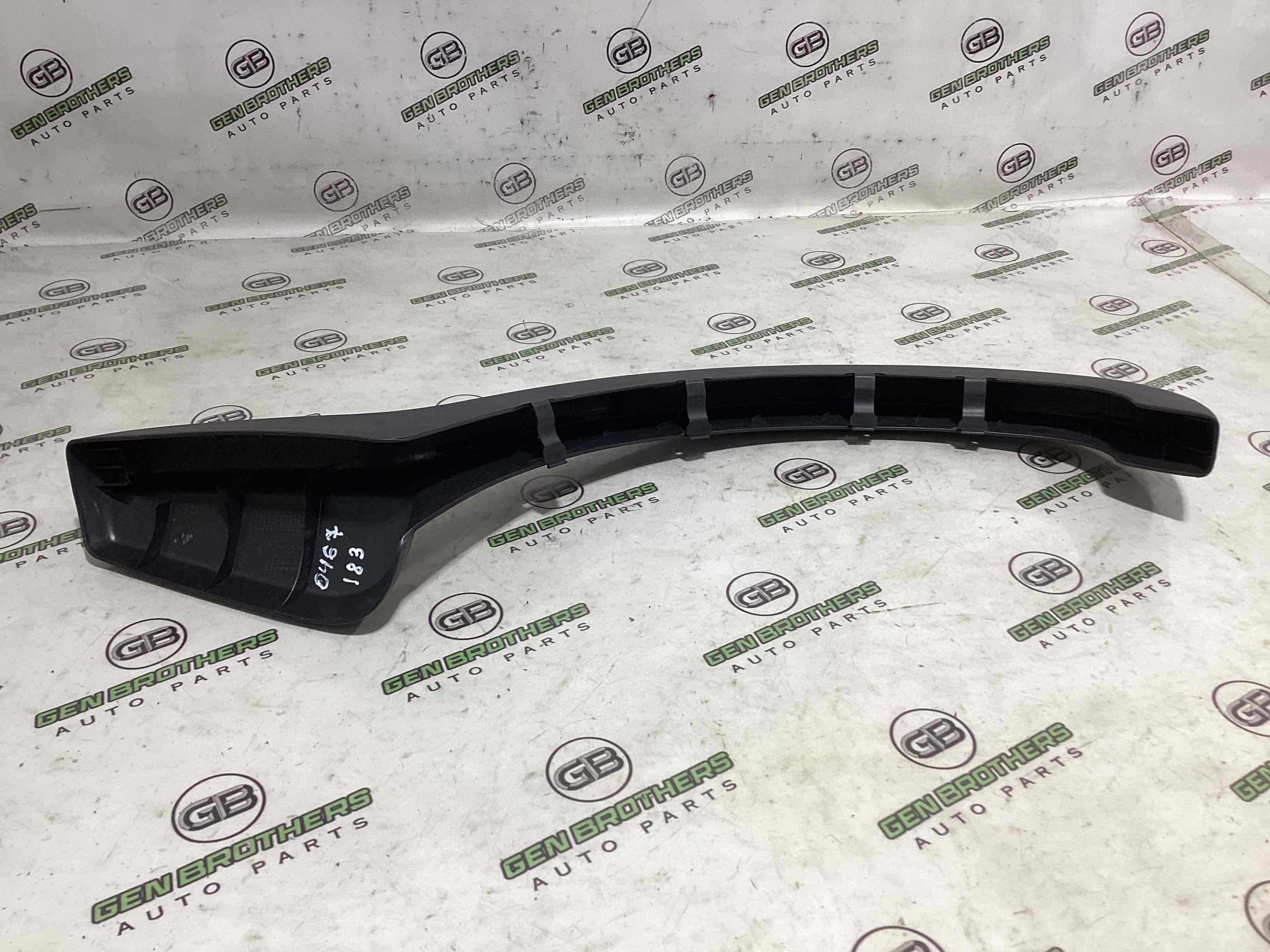 Накладка петлі кришки багажника